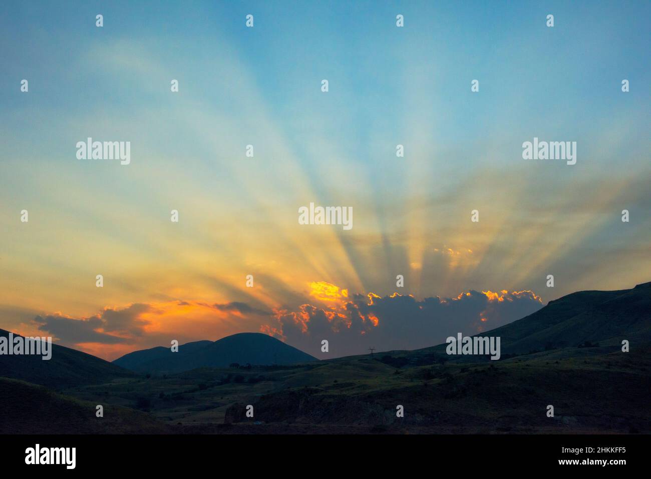 Cielo al tramonto, vicino a Yerevan, Armenia Foto Stock