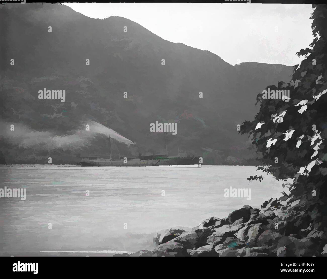 Arte ispirata a Pango-Pango (sic) Harbour - Samoa, studio Burton Brothers, studio fotografico, luglio 1884, Dunedin, Fotografia in bianco e nero, prefore Rocky con fogliame in primo piano a destra, mare con nave e imbuto a due alberi, fumo che sgocciola da esso, di fronte a destra. Ladder Down on, opere classiche modernizzate da Artotop con un tuffo di modernità. Forme, colore e valore, impatto visivo accattivante sulle emozioni artistiche attraverso la libertà delle opere d'arte in modo contemporaneo. Un messaggio senza tempo che persegue una nuova direzione selvaggiamente creativa. Artisti che si rivolgono al supporto digitale e creano l'NFT Artotop Foto Stock