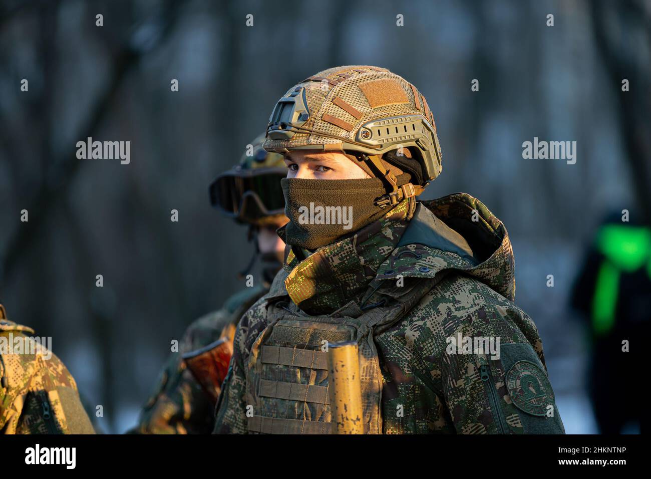 Chernobyl, Ucraina. 04th Feb 2022. I soldati della Guardia Nazionale dell'Ucraina praticavano esercitazioni militari nei pressi di Chernobyl, Ucraina. I preparativi proseguono in Ucraina mentre le forze militari russe si mobilitano al confine ucraino. (Foto di Michael Nigro/Pacific Press) Credit: Pacific Press Media Production Corp./Alamy Live News Foto Stock