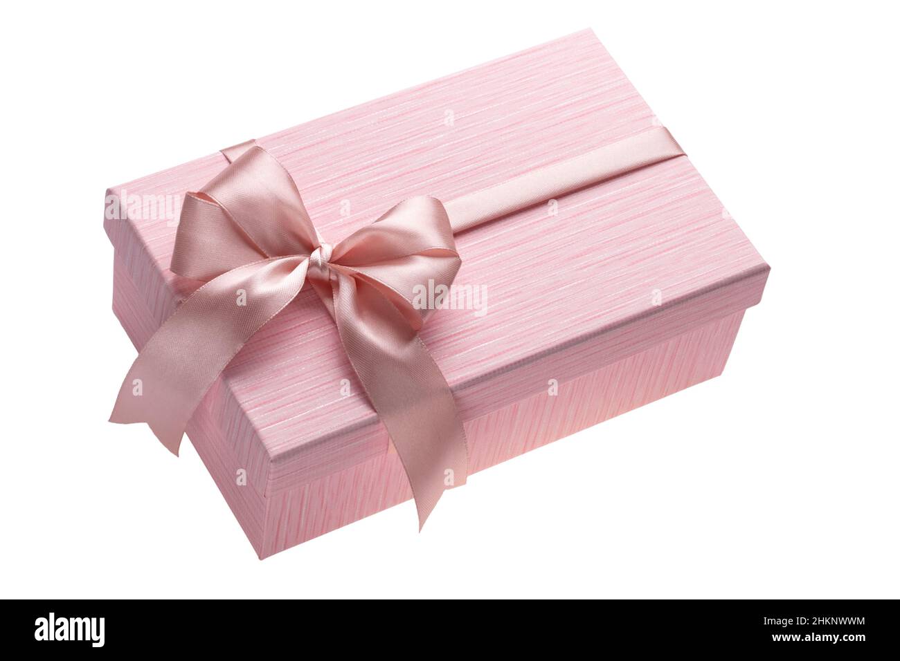 Confezione regalo chiusa con arco a nastro rosa su sfondo bianco. Un singolo oggetto isolato. Confezione vacanza Foto Stock