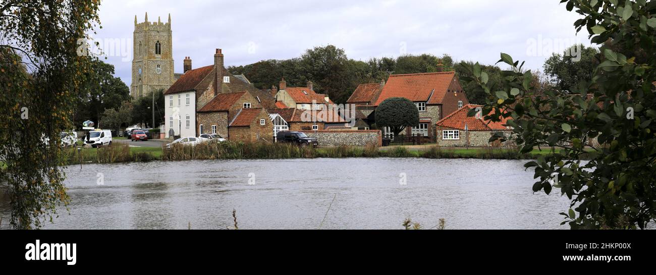 Vista sullo stagno del villaggio di Great Massingham, Norfolk del Nord, Inghilterra, Regno Unito Foto Stock