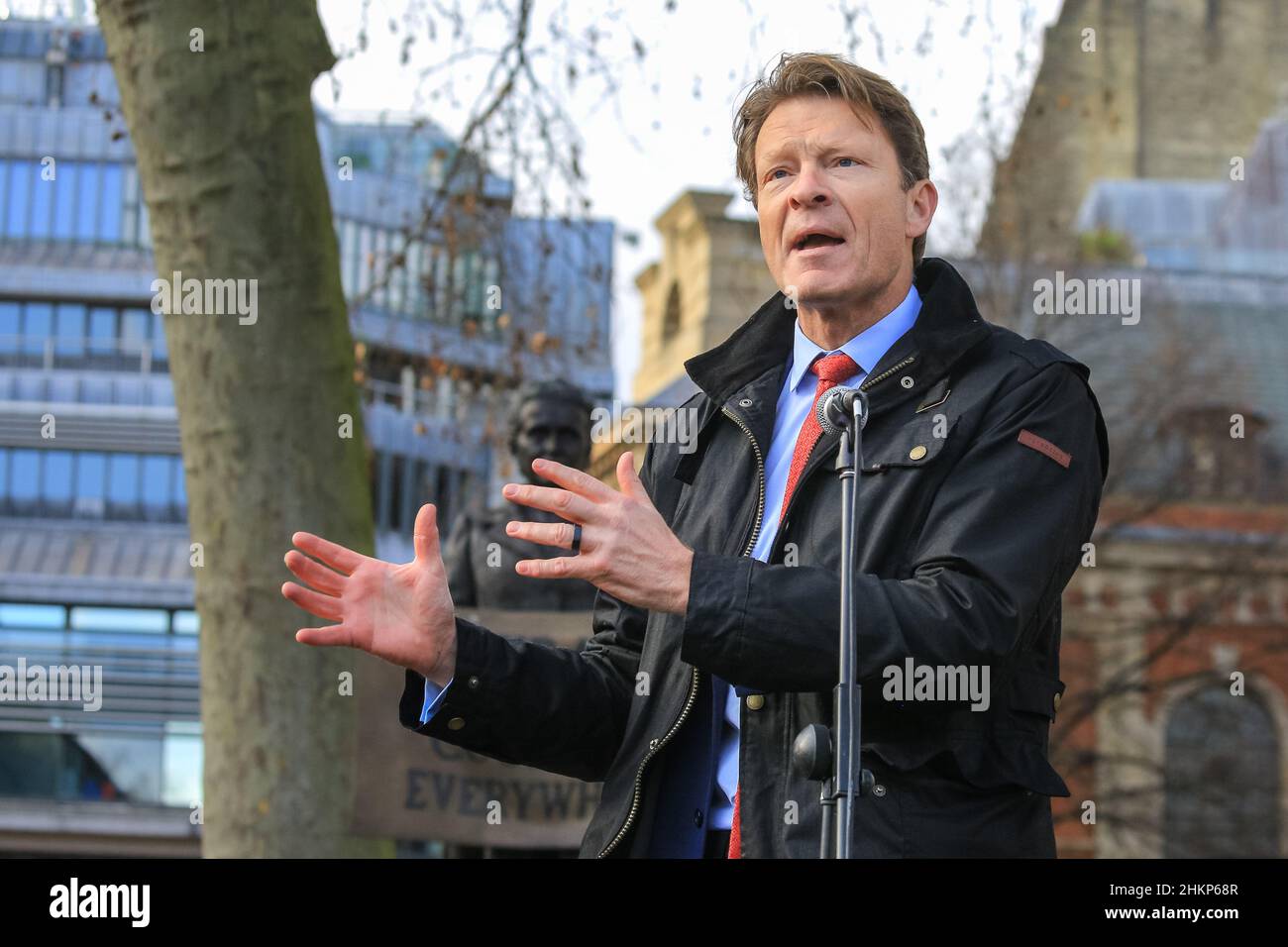 Londra, Regno Unito. 5th Feb 2021. Richard Tice, leader della riforma del Regno Unito. I manifestanti e gli oratori sono riuniti in Piazza del Parlamento per il raduno "No alle elezioni”, organizzato da Make Votes Matter, per sostenere la rappresentanza proporzionale in Parlamento. I relatori del partito trasversale sono Uniti da attivisti dei sindacati, fanno i voti la materia, i gruppi pro europei, pro democrazia e 'rassegnano le dimissioni Boris Johnson' manifestanti. Credit: Imagplotter/Alamy Live News Foto Stock