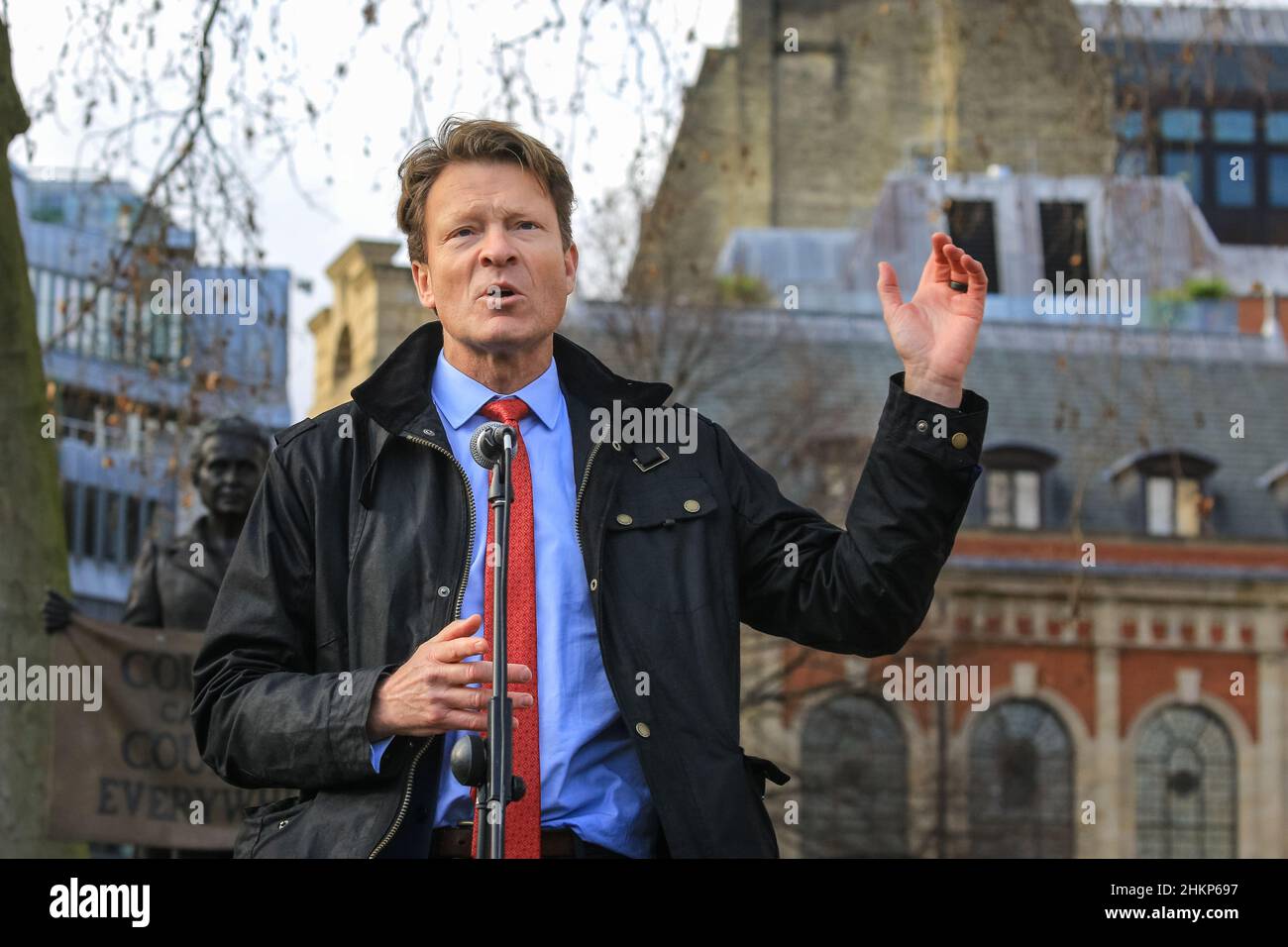Londra, Regno Unito. 5th Feb 2021. Richard Tice, leader della riforma del Regno Unito. I manifestanti e gli oratori sono riuniti in Piazza del Parlamento per il raduno "No alle elezioni”, organizzato da Make Votes Matter, per sostenere la rappresentanza proporzionale in Parlamento. I relatori del partito trasversale sono Uniti da attivisti dei sindacati, fanno i voti la materia, i gruppi pro europei, pro democrazia e 'rassegnano le dimissioni Boris Johnson' manifestanti. Credit: Imagplotter/Alamy Live News Foto Stock