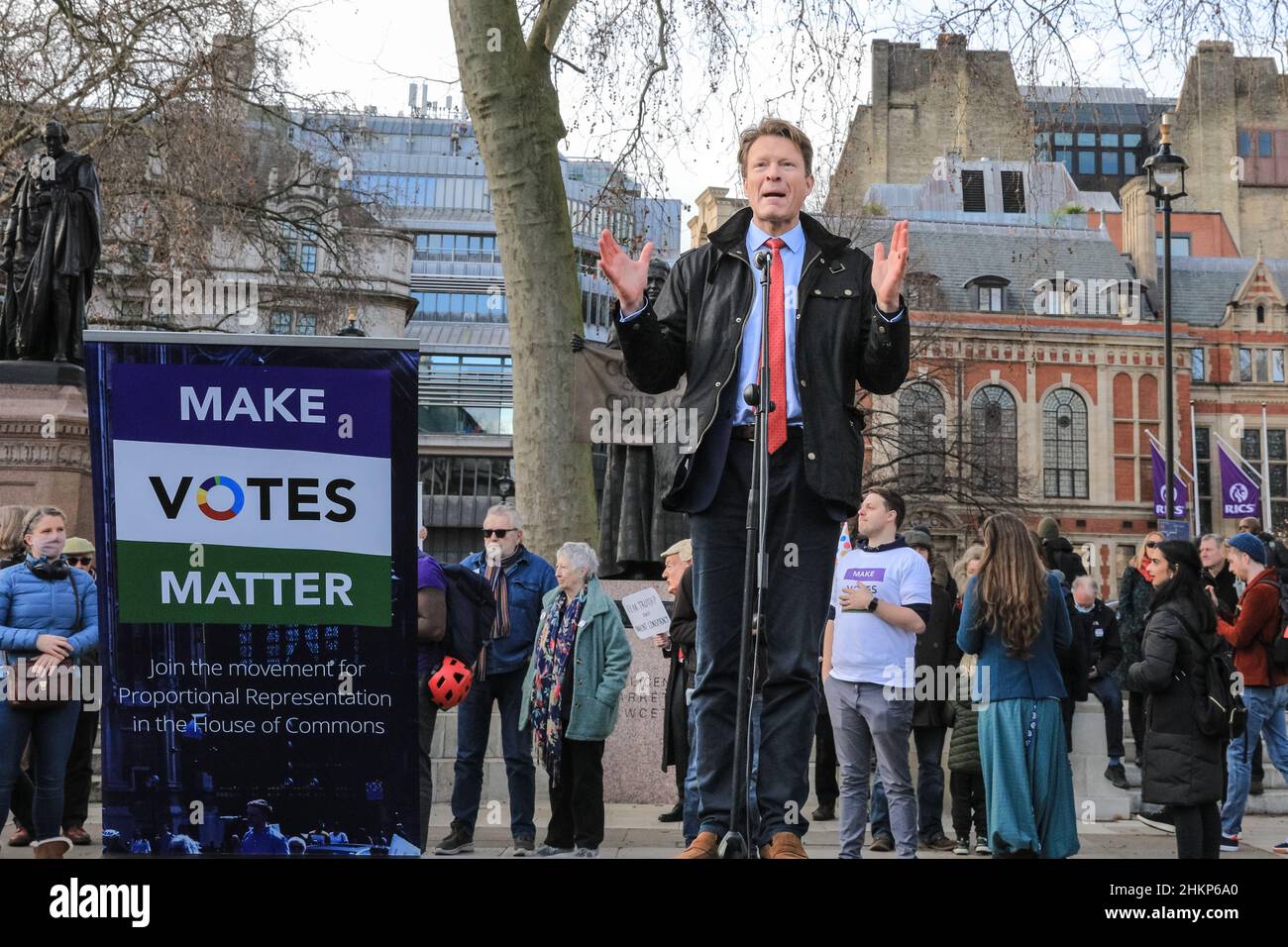 Londra, Regno Unito. 5th Feb 2021. Richard Tice, leader della riforma del Regno Unito. I manifestanti e gli oratori sono riuniti in Piazza del Parlamento per il raduno "No alle elezioni”, organizzato da Make Votes Matter, per sostenere la rappresentanza proporzionale in Parlamento. I relatori del partito trasversale sono Uniti da attivisti dei sindacati, fanno i voti la materia, i gruppi pro europei, pro democrazia e 'rassegnano le dimissioni Boris Johnson' manifestanti. Credit: Imagplotter/Alamy Live News Foto Stock