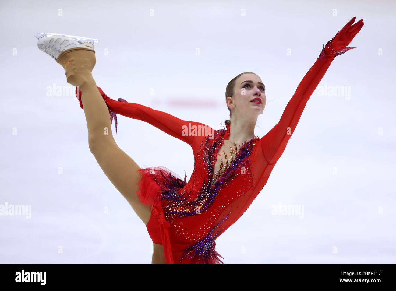 Sofia, Bulgaria - 5 Febbraio, 2022: Alexandra Feigin di Bulgaria si esibisce durante la categoria di pattinaggio gratuito femminile senior del Sofia Trophy 2022 International Figure Skating Competition. Foto Stock