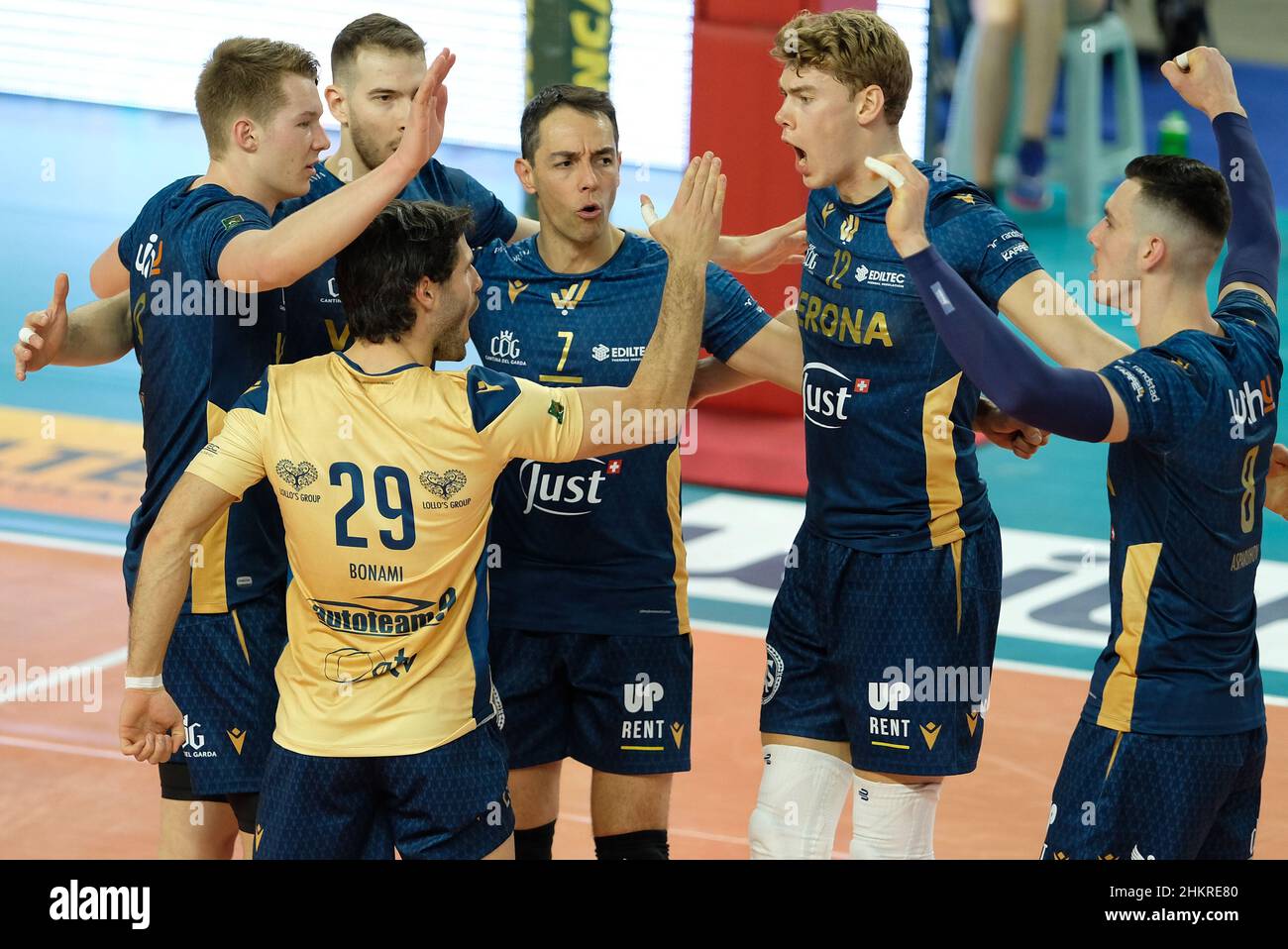 Verona, Italia. 05th Feb 2022. Verona Volley festeggia il punto durante la NBV Verona vs Allianz Milano, Volleyball Campionato Italiano Serie A Men Superleague a Verona, febbraio 05 2022 Credit: Independent Photo Agency/Alamy Live News Foto Stock