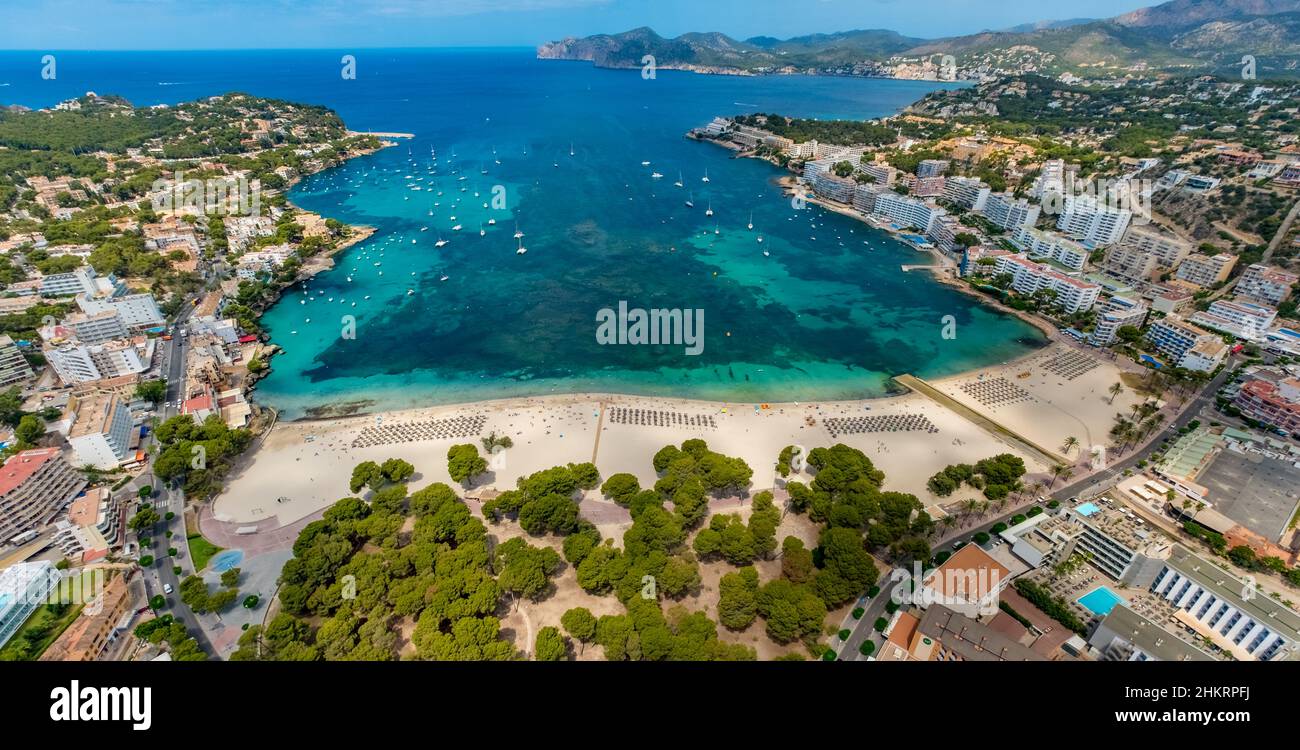 Vista aerea, baia Cala de Santa Pona con spiaggia sabbiosa Platja de Santa Pona, Santa Pona, Calvià, Maiorca, Isole Baleari, Spagna, ES, Europa, round Foto Stock