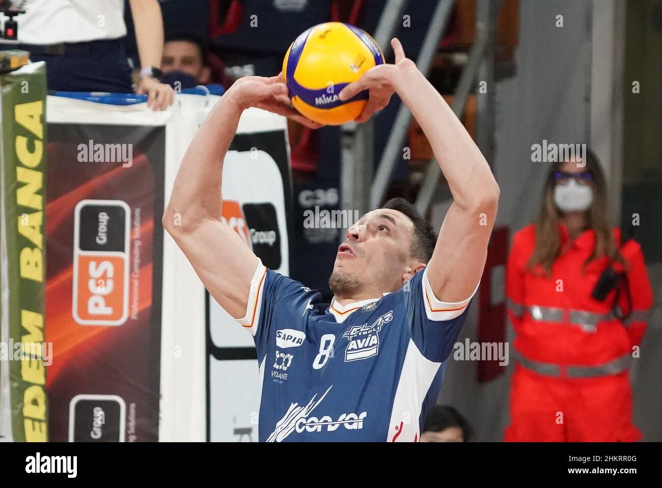 Perugia, Italia. 05th feb, 2022. Cqueiroz franca andre luis (n.8 contar rcm ravenna) durante Sir Safety Conad Perugia vs Consar Ravenna, Volley Campionato Italiano Serie A Men Superleague a Perugia, Italia, febbraio 05 2022 Credit: Independent Photo Agency/Alamy Live News Foto Stock