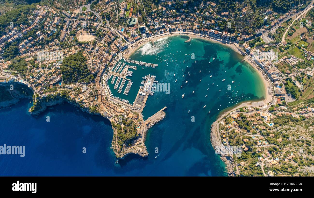 Veduta aerea, Port de Sóller, Porto di Sóller, Fari far de Bufador e far de SA Creu all'ingresso del porto, Sóller, Maiorca, Isole Baleari, Foto Stock