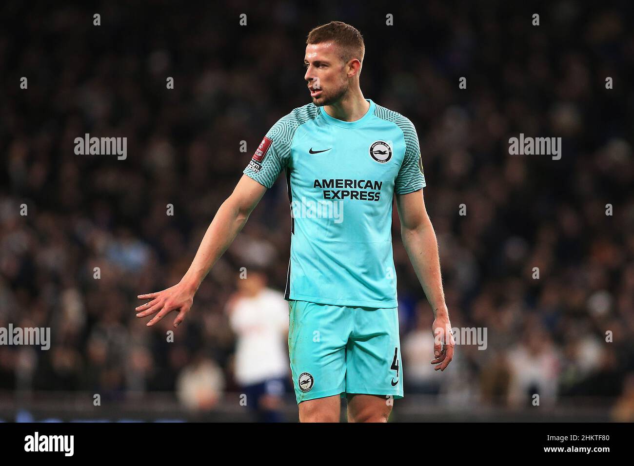 Londra, Regno Unito. 05th Feb 2022. Adam Webster di Brighton e Hove Albion guarda avanti. Emirates fa Cup 4th round match, Tottenham Hotspur v Brighton & Hove Albion a Londra sabato 5th febbraio 2022. Questa immagine può essere utilizzata solo per scopi editoriali. Solo per uso editoriale, licenza richiesta per uso commerciale. Nessun uso in scommesse, giochi o un singolo club/campionato/player pubblicazioni. pic di Steffan Bowen/Andrew Orchard sport fotografia/Alamy Live news credito: Andrew Orchard sport fotografia/Alamy Live News Foto Stock