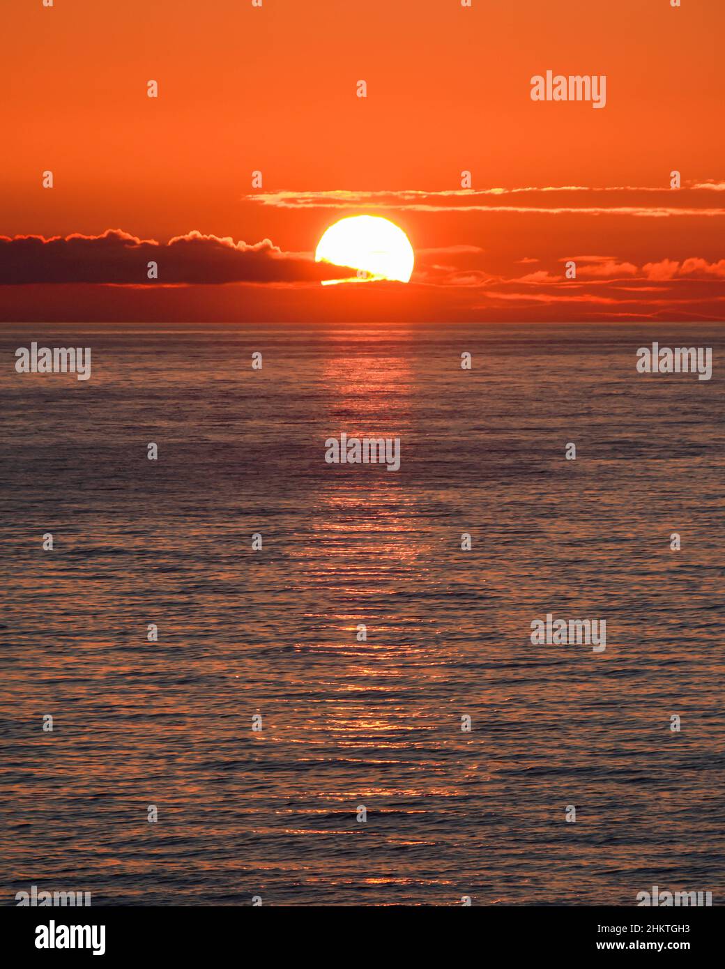 Crociera in Alaska al tramonto all'interno del passaggio a Ketchikan Foto Stock