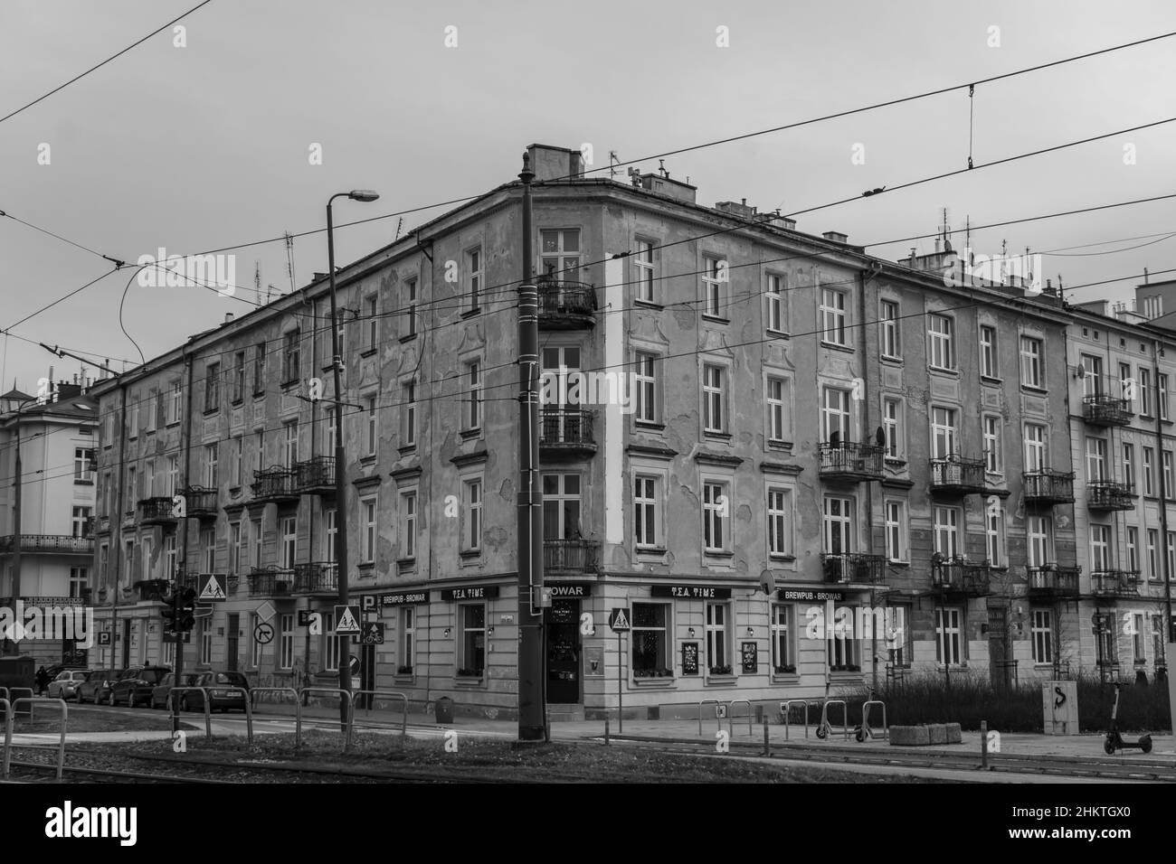 CRACOVIA, POLONIA, 7 GENNAIO 2022: Vista sulla strada di Kazimierz, il vecchio quartiere ebraico Foto Stock