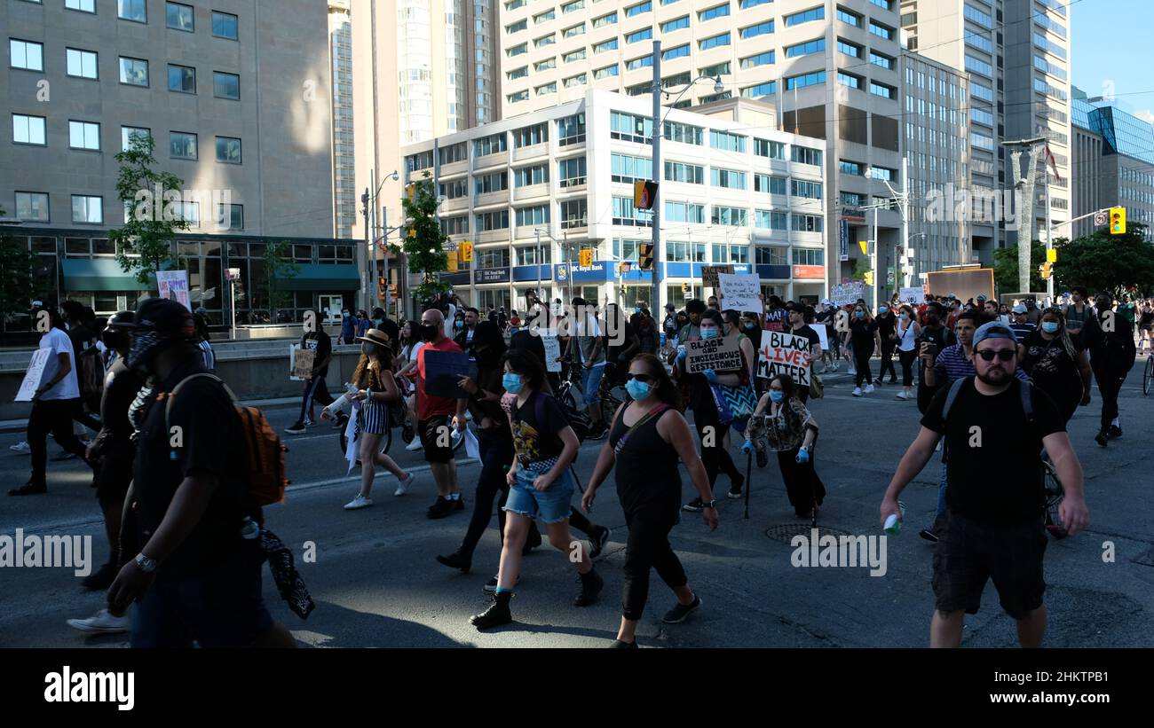 Protesta pacifica Gathering advocating for Black Lives Matter and Social Justice Foto Stock