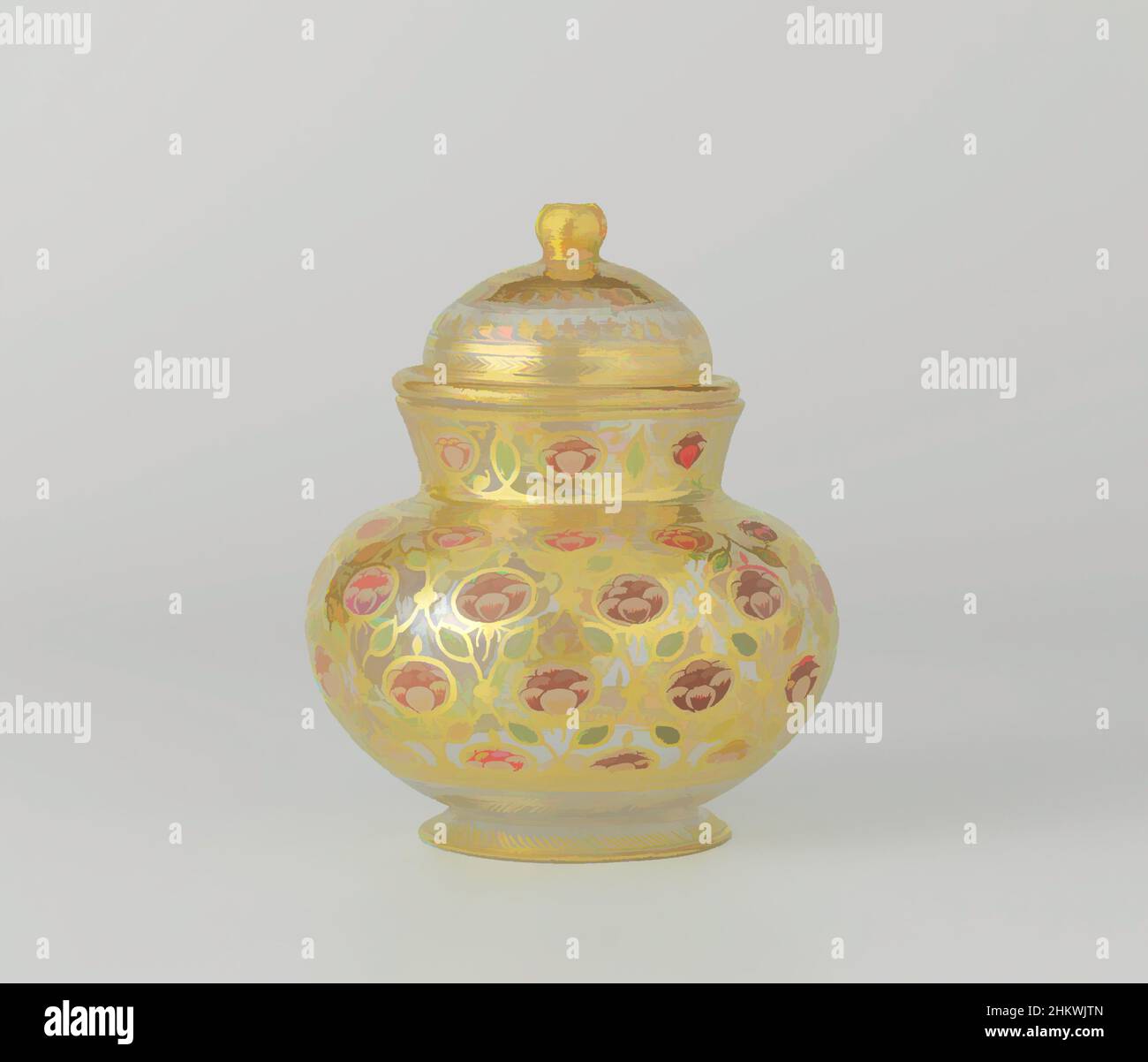 Arte ispirata alla pentola con lidded, pentola rotonda su un piede di spalmatura e collo immediatamente alto e leggermente spalmabile; un piatto sul fondo e un coperchio convesso con pomello arrotondato con lidded. Dipinta con rami floreali in rosa e oro e con fasce di motivi geometrici, soffiante di vetro:, Noord-India, c. 1775 - c, opere classiche modernizzate da Artotop con un tocco di modernità. Forme, colore e valore, impatto visivo accattivante sulle emozioni artistiche attraverso la libertà delle opere d'arte in modo contemporaneo. Un messaggio senza tempo che persegue una nuova direzione selvaggiamente creativa. Artisti che si rivolgono al supporto digitale e creano l'NFT Artotop Foto Stock