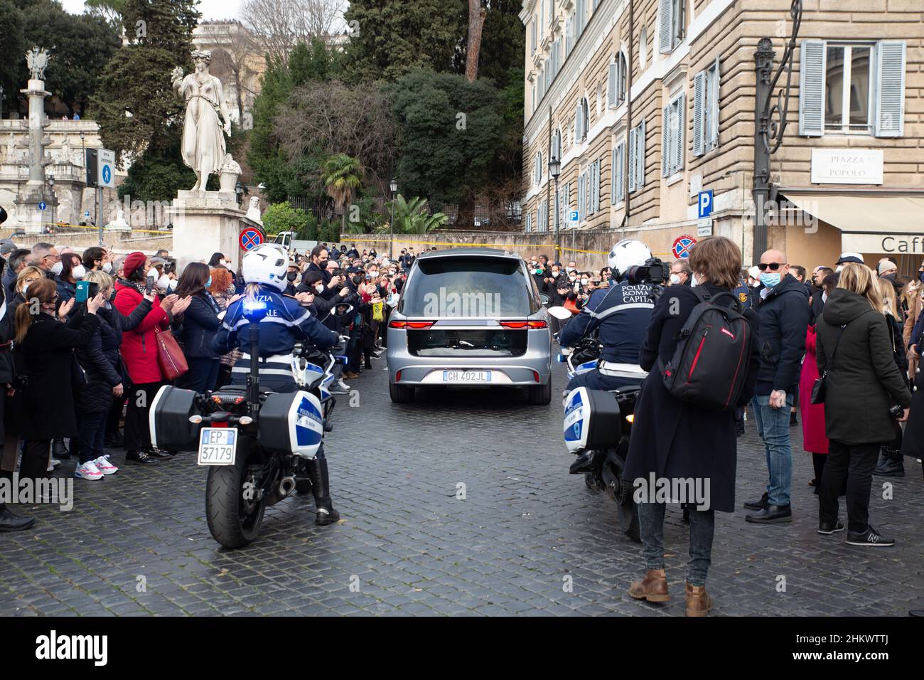 Roma, RM, Italia. 5th Feb 2022. Il cuore lascia la Chiesa degli artisti dopo il funerale di Monica Vitti (Credit Image: © Matteo Nardone/Pacific Press via ZUMA Press Wire) Foto Stock