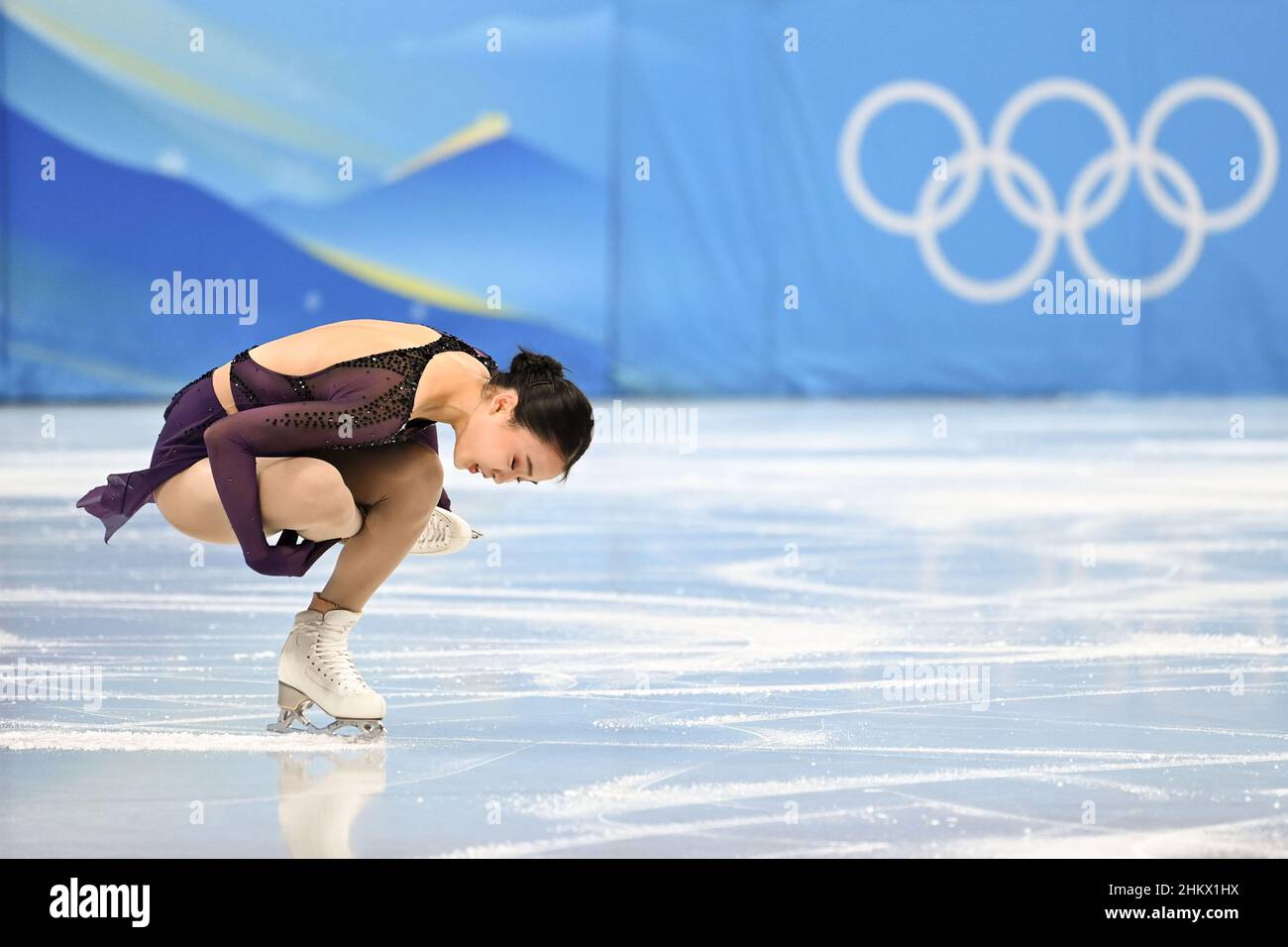 Pechino, Cina. 6th Feb 2022. Zhu Yi della Cina si esibisce durante l'evento di squadra di pattinaggio a figura singolo femminile breve programma partita al Capital Indoor Stadium di Pechino, capitale della Cina, 6 febbraio 2022. Credit: Ma Ning/Xinhua/Alamy Live News Foto Stock