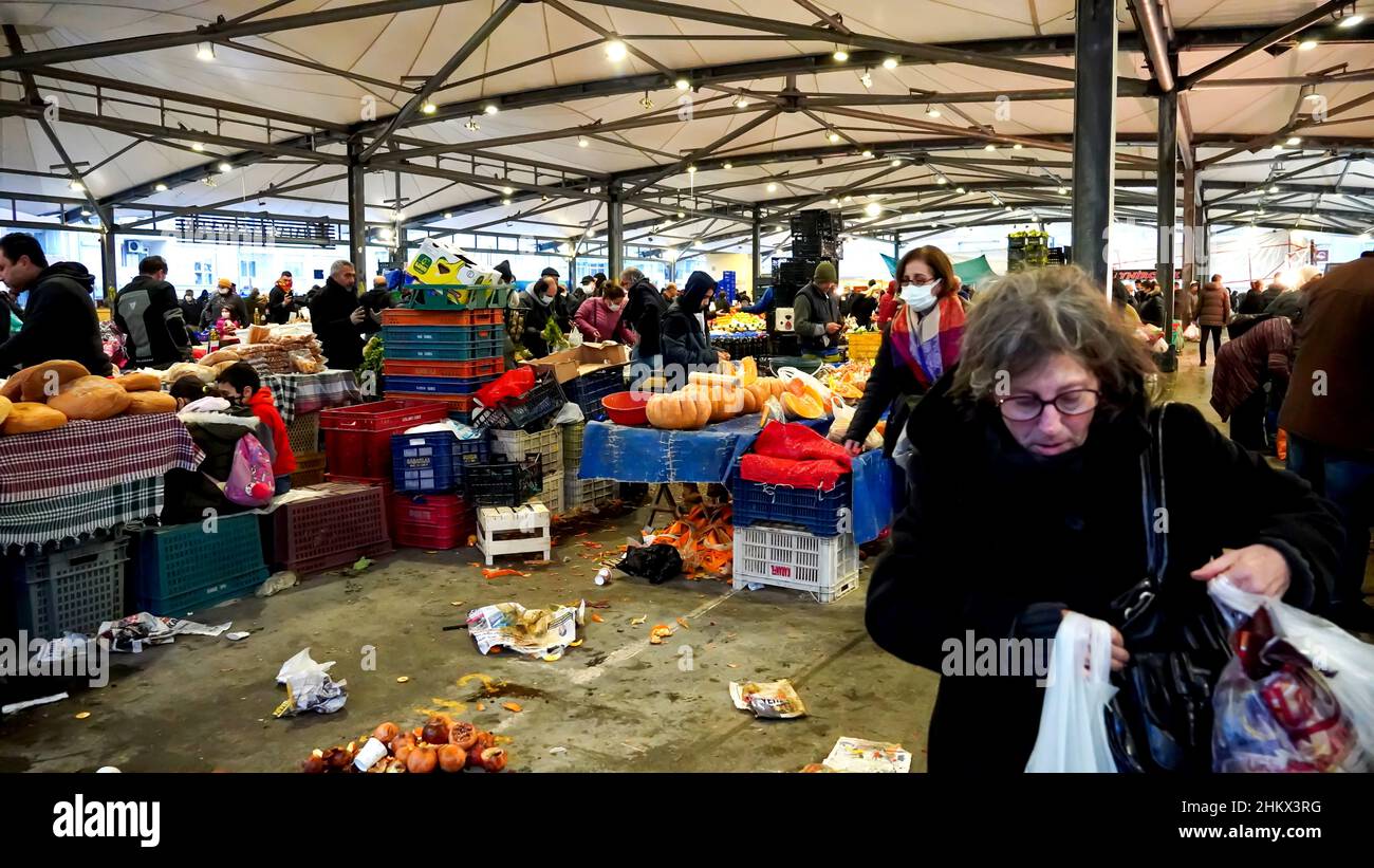 Izmir, Izmir, Turchia. 3rd Feb 2022. L'Istituto statistico turco ha annunciato che il tasso annuo ufficiale di inflazione al consumo è del 48,69 per cento. Nel frattempo, secondo i calcoli del Gruppo di ricerca sull'inflazione, composto da economisti indipendenti, ha annunciato il tasso annuale di inflazione al consumo come 114,87 per cento. (Credit Image: © DIL Toffolo/Pacific Press via ZUMA Press Wire) Foto Stock