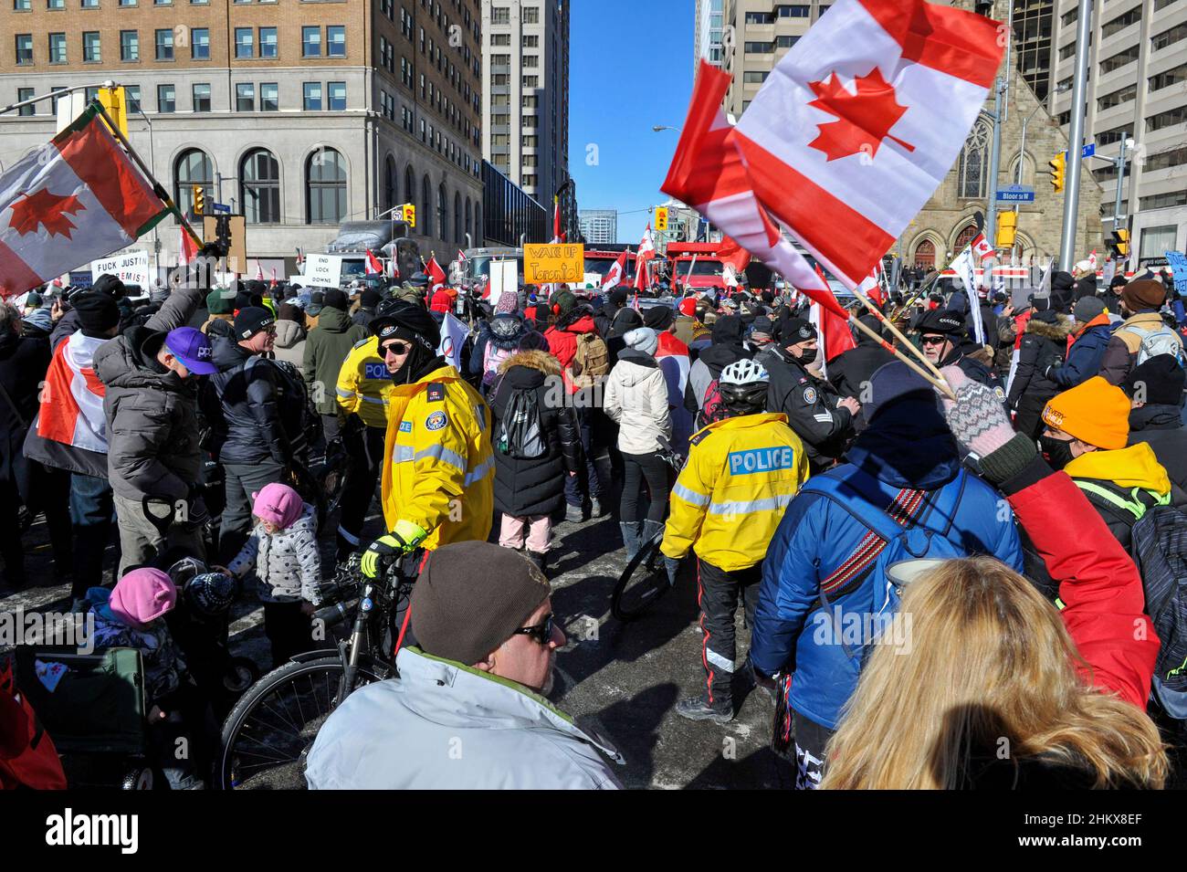 Febbraio 5, 2022. Toronto, Canada. La protesta del convoglio della libertà di Toronto. Foto Stock