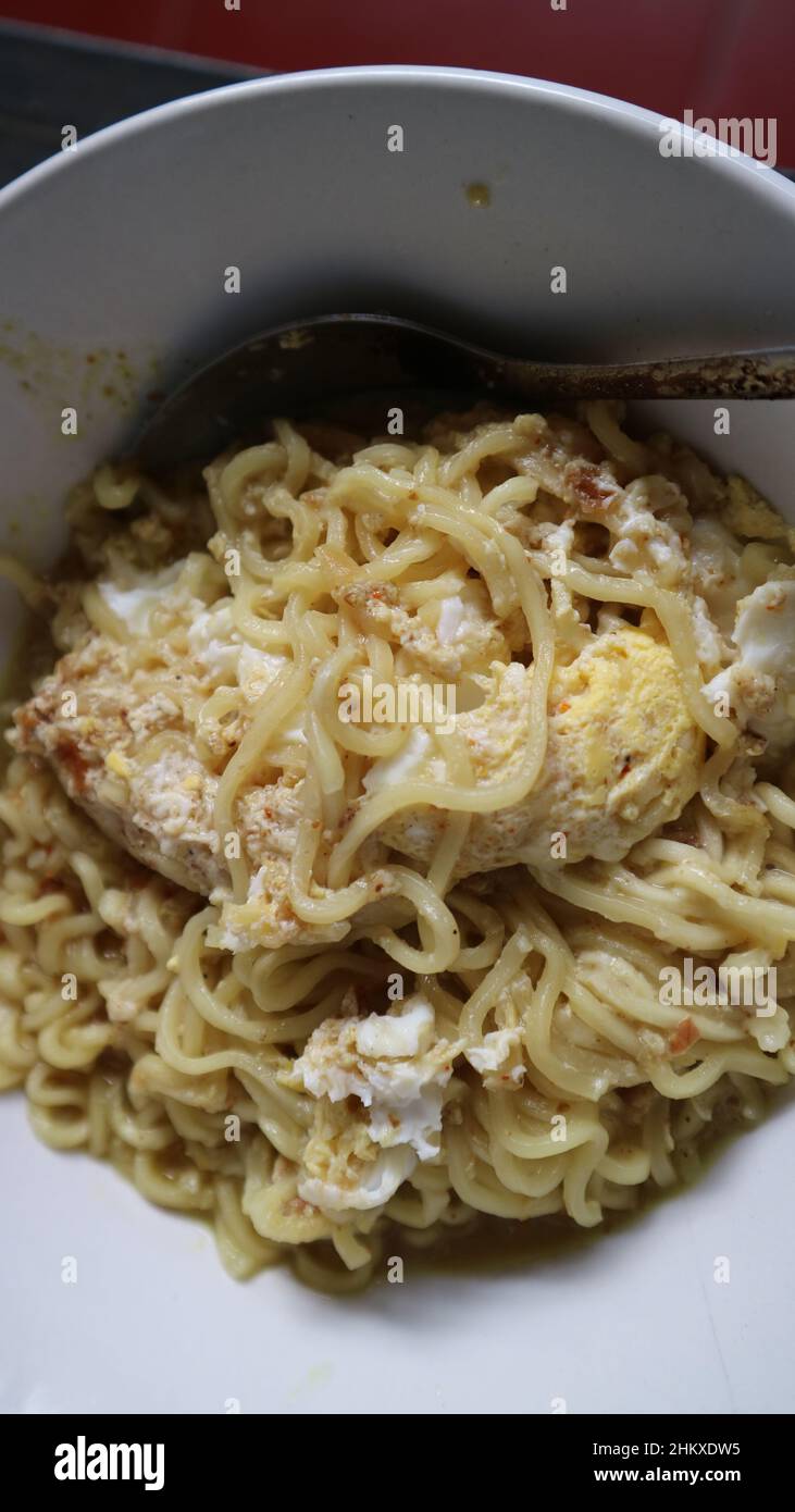 tagliatelle bollite con uova Foto Stock