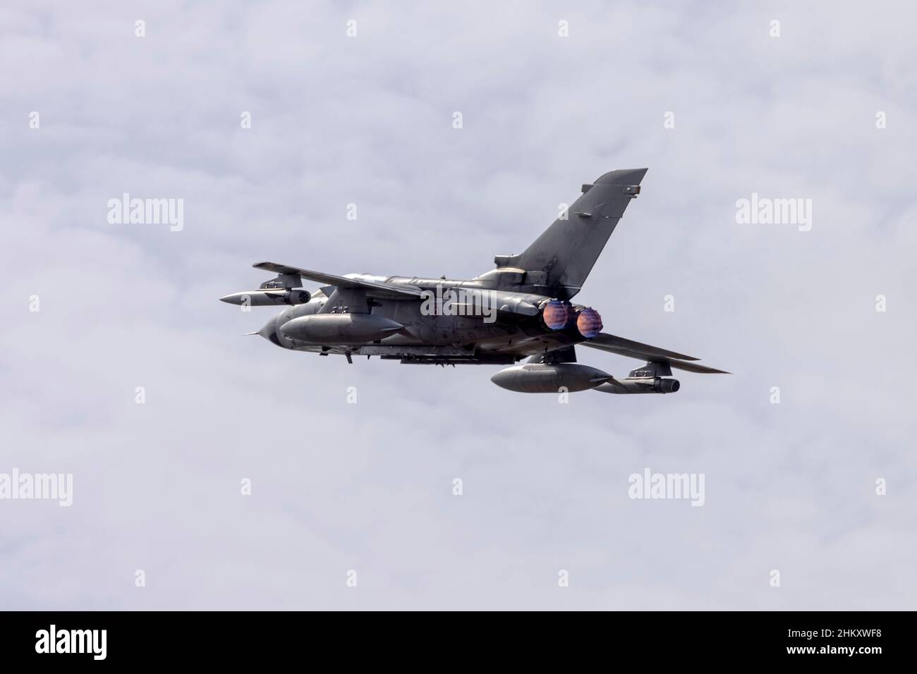 Air Force italiana Panavia Tornado IDS (REG: MM7013) con partenza in postbruciatore. Foto Stock