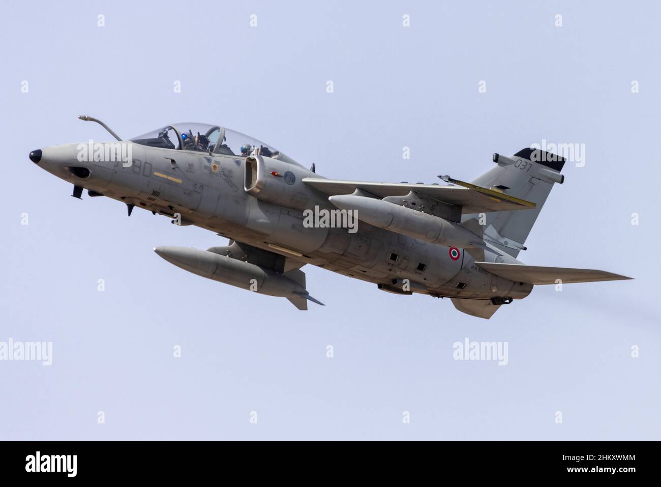 Air Force italiana AMX International AMX-T (REG: MM55037) con partenza lunedì dopo il weekend dell'airshow. Foto Stock