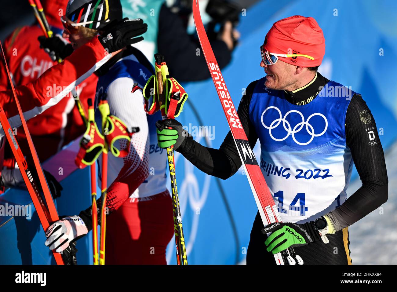 Zhangjiakou, Cina. 06th Feb 2022. Olimpiadi: Sci nordico/di fondo: Skiathlon 2 x 15 km, uomini al centro sciistico di Zhangjiakou National CC. Lucas Boegl dalla Germania dopo la gara. Credit: Hendrik Schmidt/dpa/Alamy Live News Foto Stock