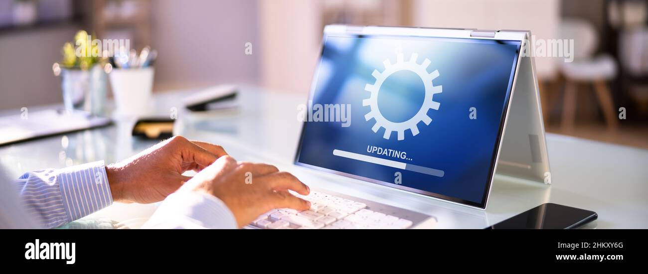 Aggiornamento in linea di Business computer. Avanzamento aggiornamento software Foto Stock