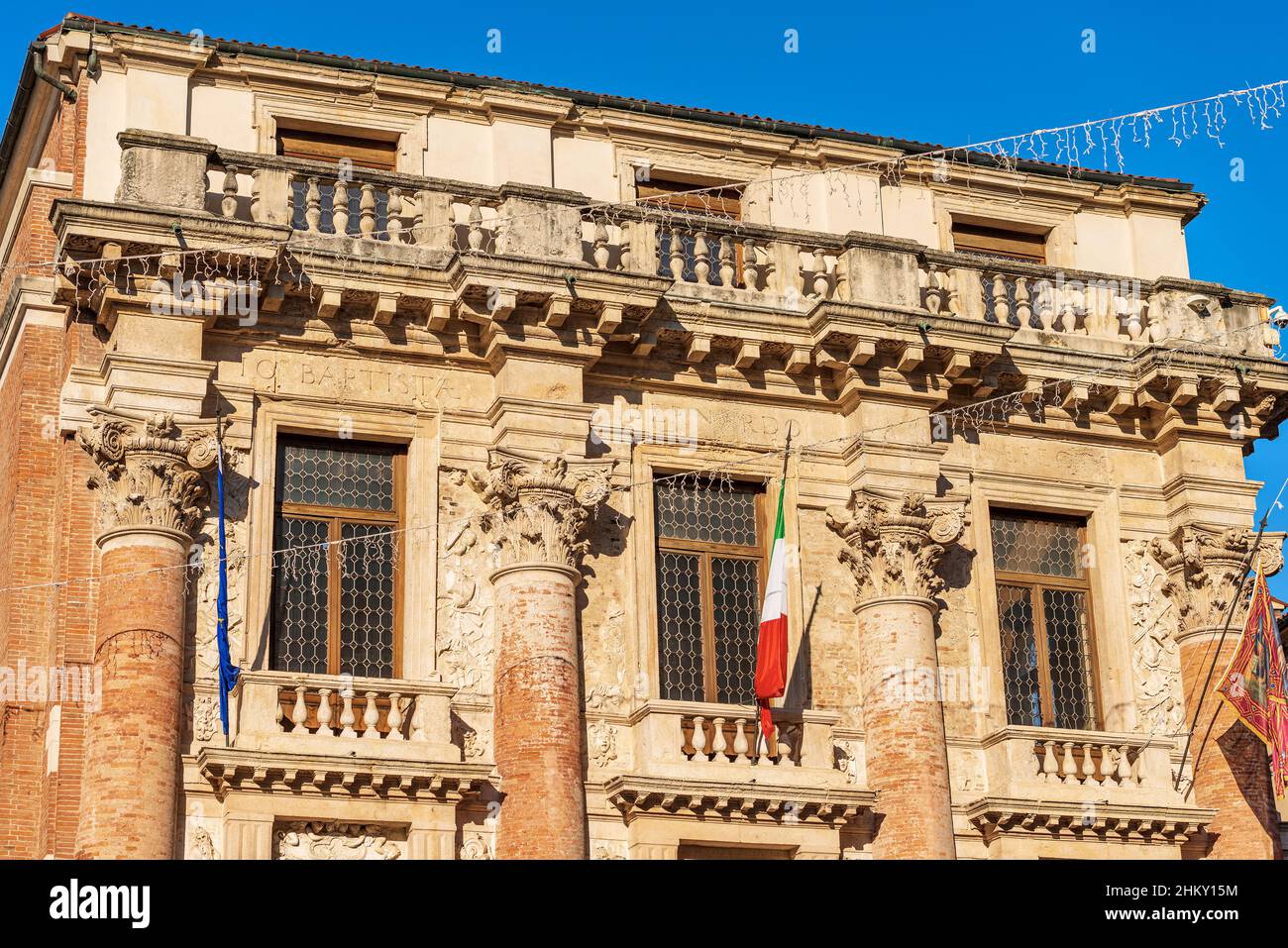 Antico palazzo vicentino chiamato Palazzo del Capitaniato, Loggia del Capitaniato o Loggia Bernarda, architetto Andrea Palladio in stile rinascimentale. Foto Stock