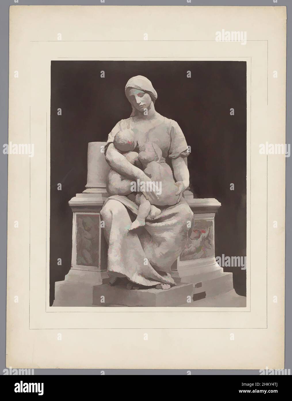 Arte ispirata da scultura la Charité di Paul Dubois, scultore francese, 1829-1905, Galérie contemporaine, littaire, Artistique (titolo della serie), fotografia di scultura la Charité di Paul Dubois, madre con occhi downcast e due bambini in grembo, dietro il quale è un piedistallo con rilievo, opere classiche modernizzate da Artotop con un tuffo di modernità. Forme, colore e valore, impatto visivo accattivante sulle emozioni artistiche attraverso la libertà delle opere d'arte in modo contemporaneo. Un messaggio senza tempo che persegue una nuova direzione selvaggiamente creativa. Artisti che si rivolgono al supporto digitale e creano l'NFT Artotop Foto Stock