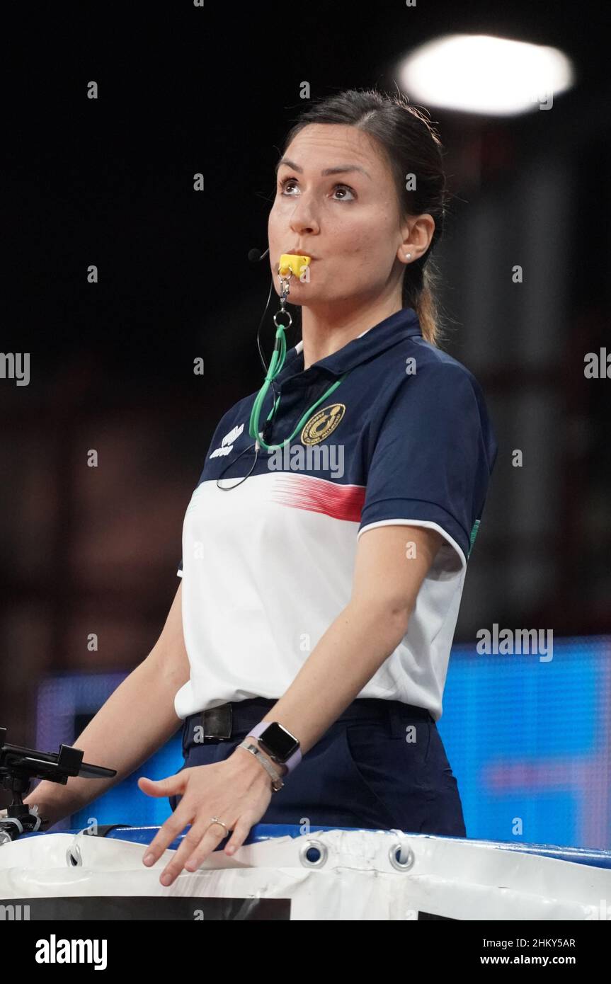 Perugia, Italia. 05th feb, 2022. Verrucina antonella (1Â° arbitro) durante Sir Safety Conad Perugia vs Consar Ravenna, Volley Campionato Italiano Serie A Men Superleague a Perugia, Italia, Febbraio 05 2022 Credit: Independent Photo Agency/Alamy Live News Foto Stock