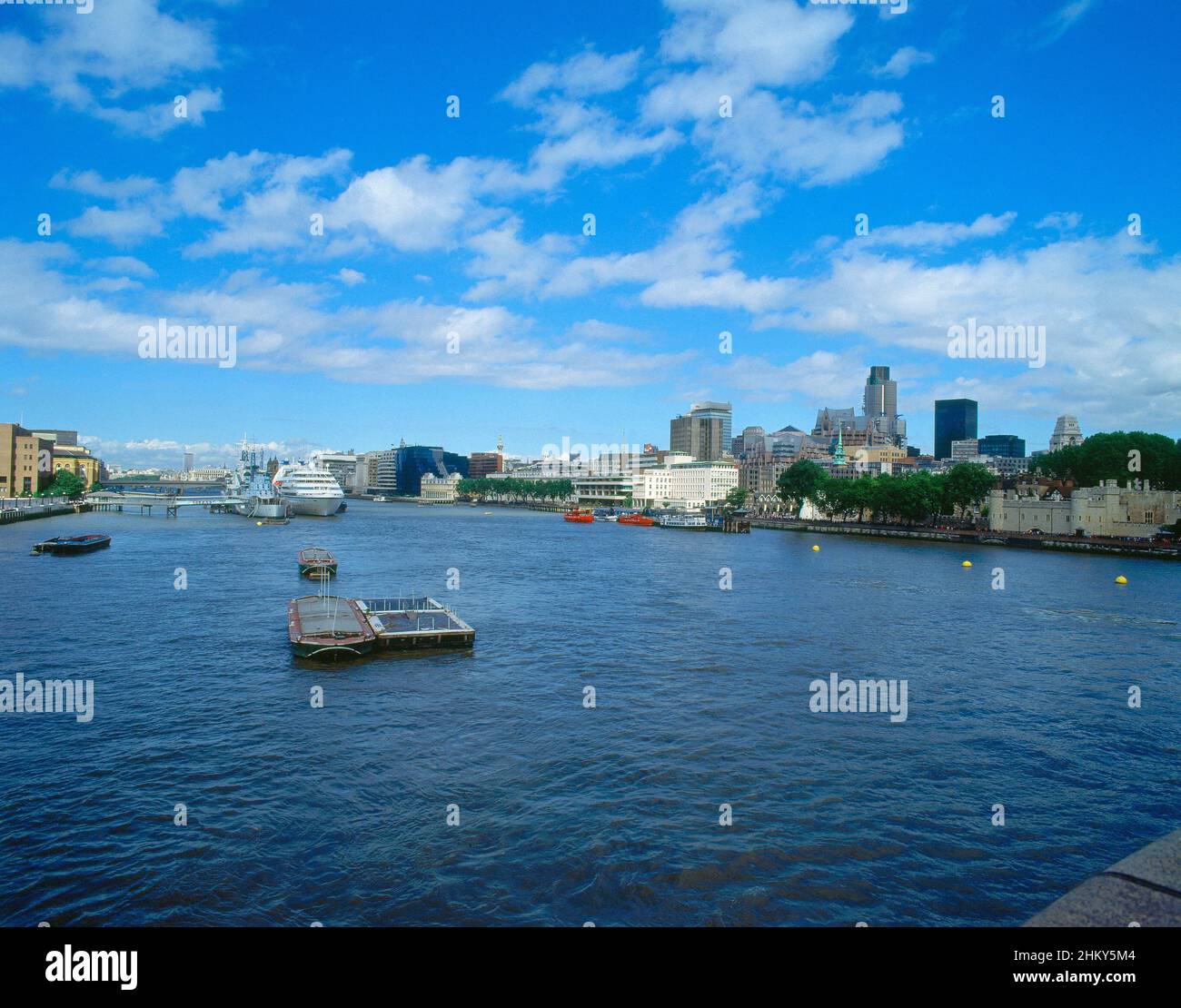 VISTA DEL RIO TAMESIS A SU PASO POR LA CIUDAD. Ubicazione: ESTERNO. LONDRA. INGHILTERRA. Foto Stock
