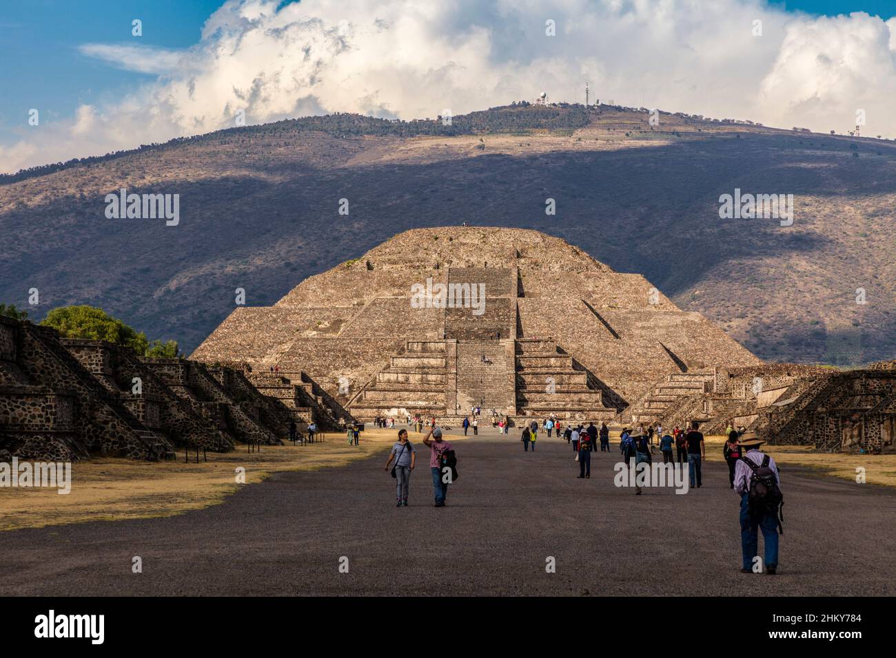 Piramide della Luna, sito archeologico di Teotihuacan, patrimonio dell'umanità dell'UNESCO, Città del Messico. Nord America Foto Stock