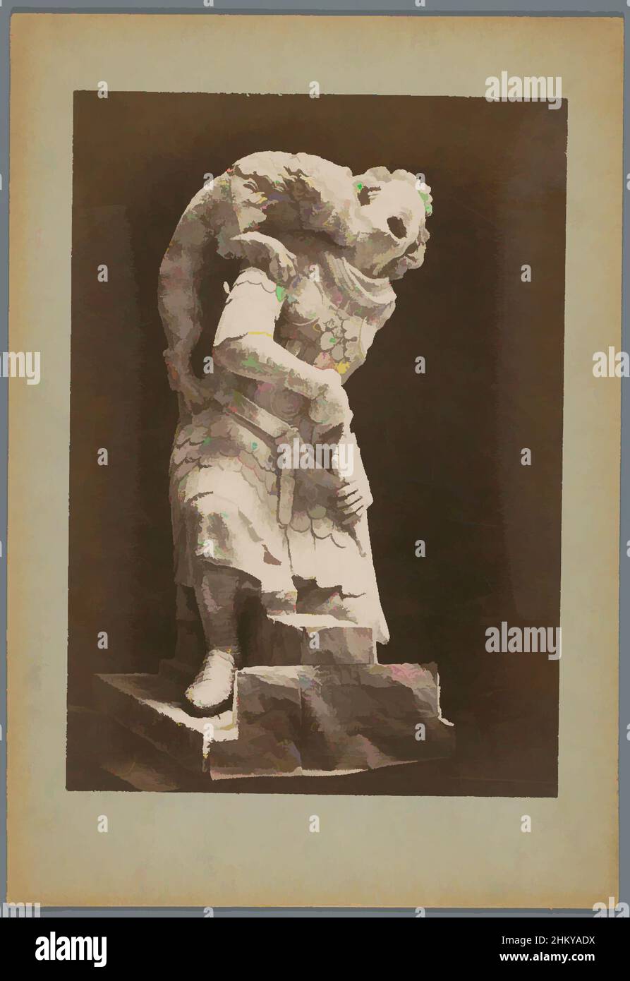 Arte ispirata da Cast di un gargoyle dalla Cattedrale di Troyes, Troyes. St. jean Gargouille., Séraphin-Médéric Mieusement, Europa, c.. 1875 - c. 1900, cartone, stampa albume, altezza 340 mm x larghezza 239 mm, opere classiche modernizzate da Artotop con un tocco di modernità. Forme, colore e valore, impatto visivo accattivante sulle emozioni artistiche attraverso la libertà delle opere d'arte in modo contemporaneo. Un messaggio senza tempo che persegue una nuova direzione selvaggiamente creativa. Artisti che si rivolgono al supporto digitale e creano l'NFT Artotop Foto Stock