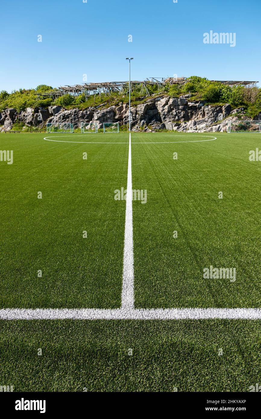 Henningsvær All Weather pitch, Isole Lofoten, Norvegia. Foto Stock