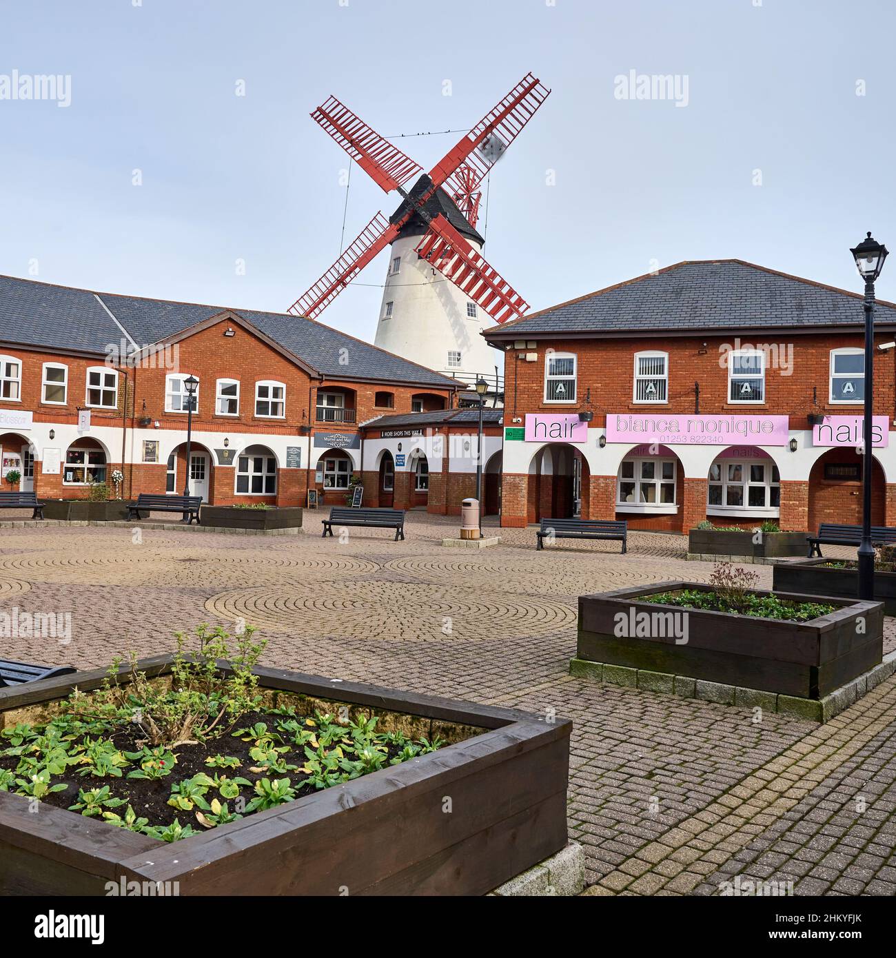 Marsh Mill (1794) e villaggio commerciale, Thornton, Lancashire, Regno Unito Foto Stock