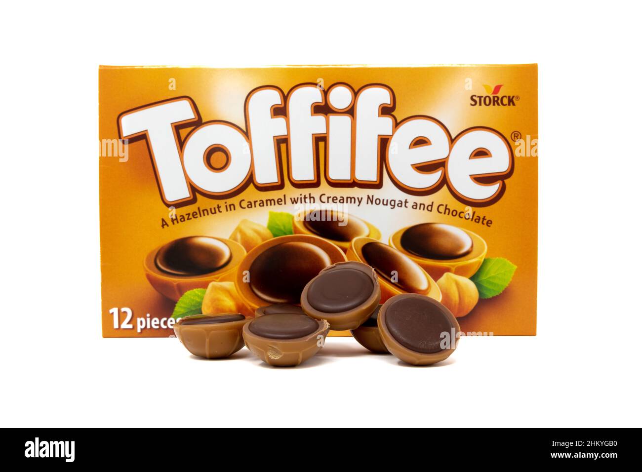 Scatola di caramelle al caramello Toffifee prodotte dalla ditta tedesca  Storck Foto stock - Alamy