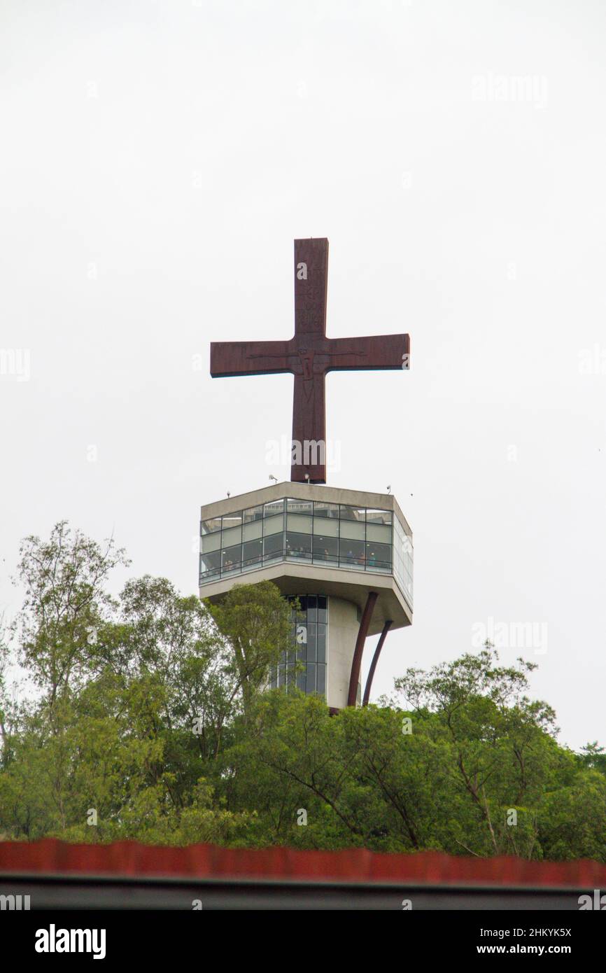 Punto di vista di Cruzeiro in Aparecida do Norte, San Paolo, Brasile - 31 dicembre 2021: Vista della collina di cruzeiro in Aparecida do Norte a São Paulo, Brasile. Foto Stock