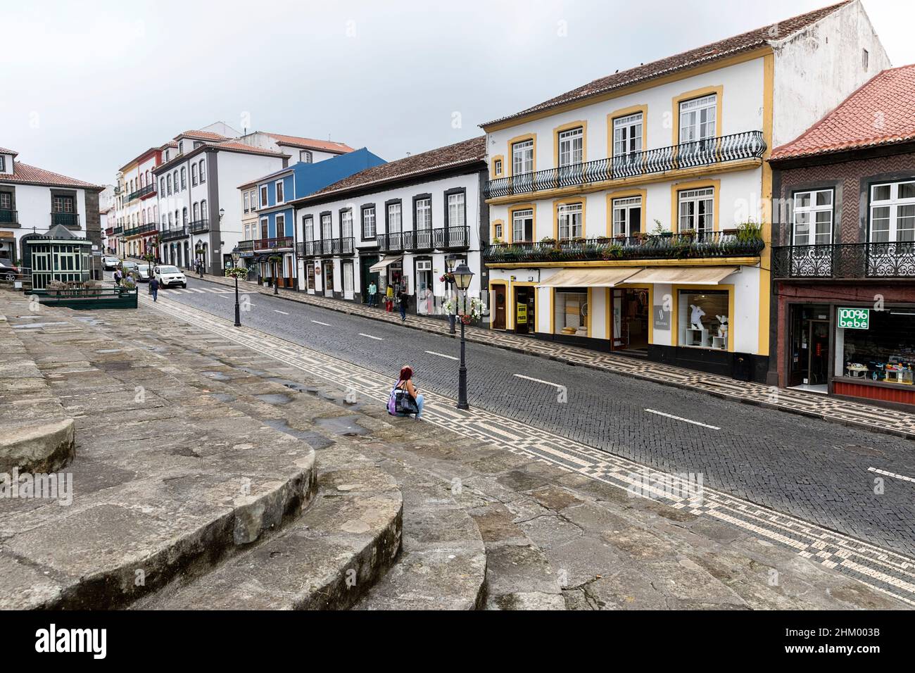 Portogallo, Azzorre, Isola di Terceira, Angra do Heroismo, Street scene Foto Stock