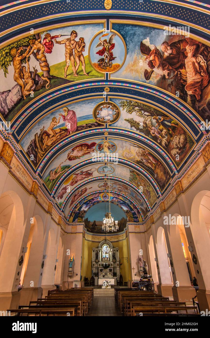 Tetto interno dipinto della cappella cattolica principale di Aguilares, a Aguilares, Tucumán, Argentina Foto Stock