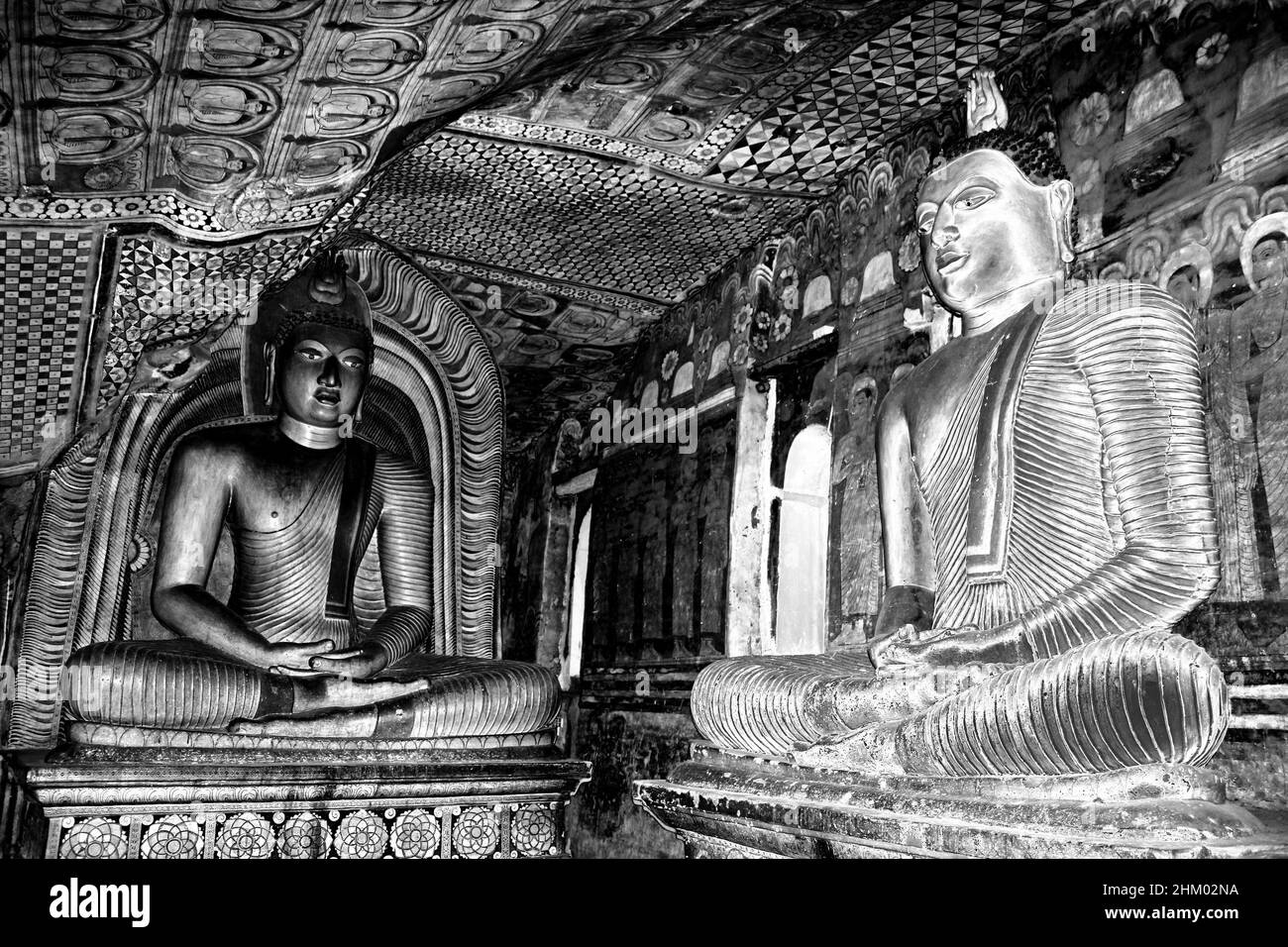 Statua dei Buddha in posizione Lotus Dambulla Cave Temple, Sri Lanka Foto Stock