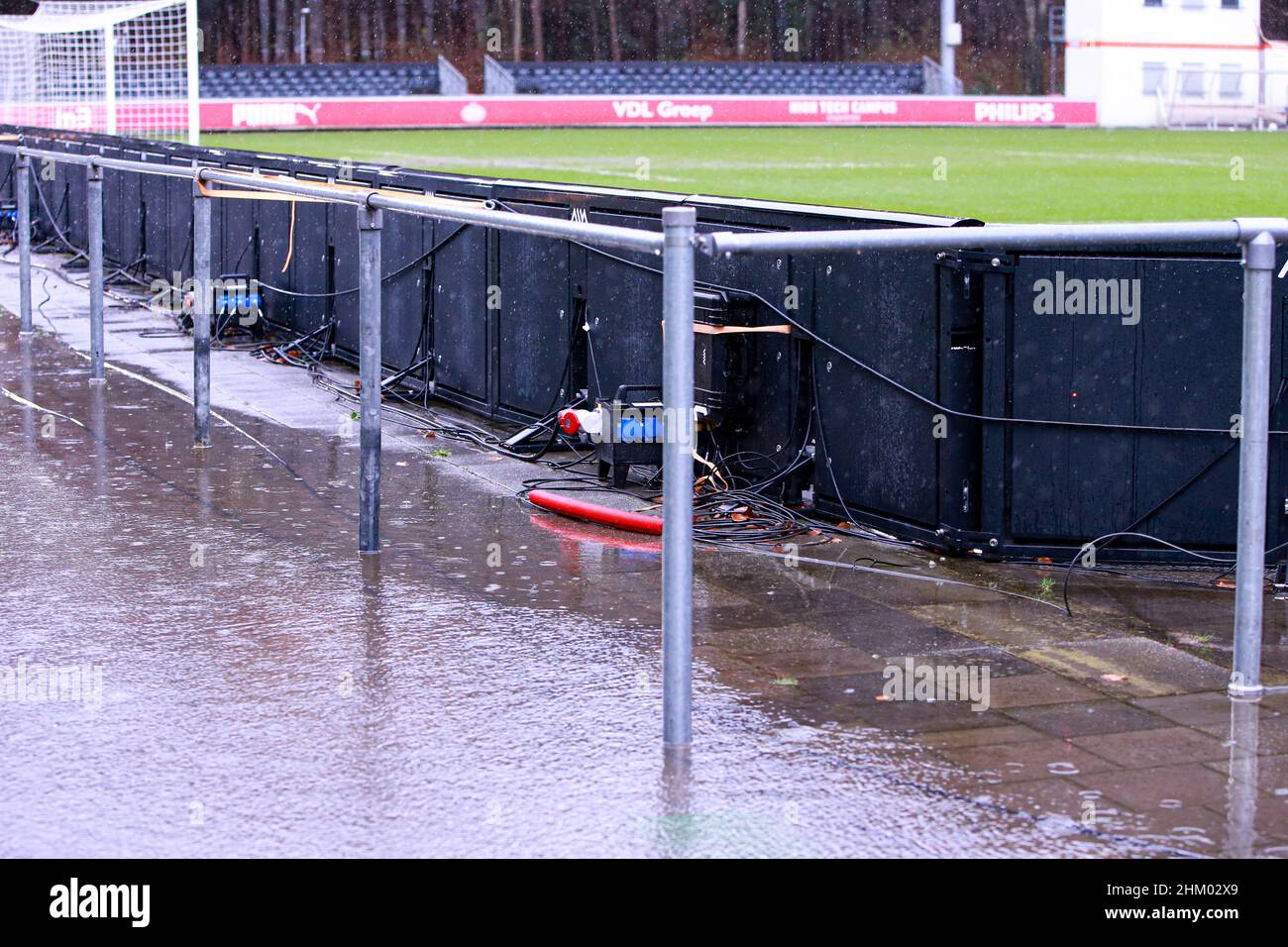 EINDHOVEN, PAESI BASSI - FEBBRAIO 6: La partita è stata cancellata a causa di forti piogge durante la partita di Perry van de Leuvert/Orange Pictures di pure Energie Eredivisie Vrouwen tra PSV e Ajax al PSV Campus de Herdgang il 6 Febbraio 2022 a Eindhoven, Paesi Bassi (Foto di Perry van de Leuvert/Orange Pictures) Foto Stock