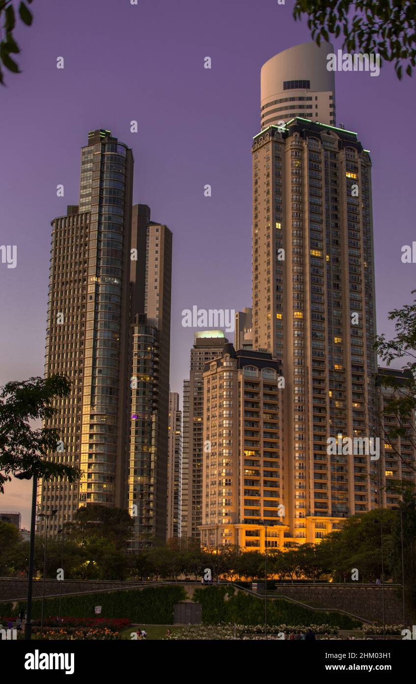 Edifici moderni, grattacieli, nel quartiere di Puerto Madero, Porto di Madero, Buenos Aires, Agentina Foto Stock