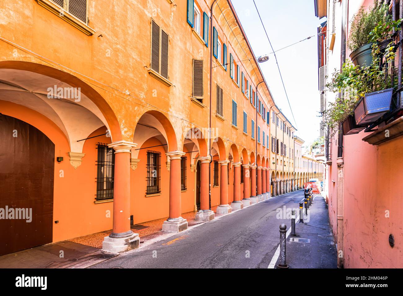 Arcade nel centro storico di Bologna Foto Stock