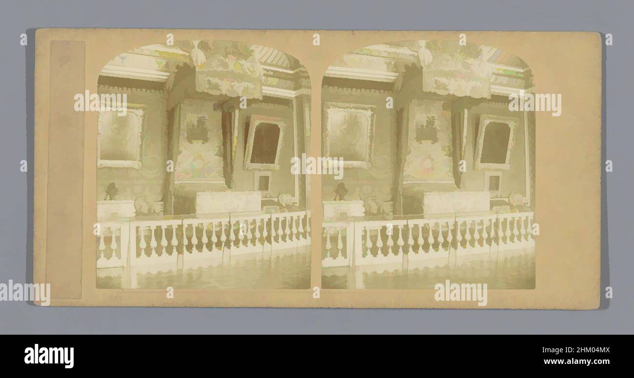 Arte ispirata dalla Camera di Re Luigi XIV nella Reggia di Versailles, Kasteel van Versailles, c.. 1850 - c. 1875, cartone, supporto fotografico, altezza 85 mm x larghezza 170 mm, opere classiche modernizzate da Artotop con un tocco di modernità. Forme, colore e valore, impatto visivo accattivante sulle emozioni artistiche attraverso la libertà delle opere d'arte in modo contemporaneo. Un messaggio senza tempo che persegue una nuova direzione selvaggiamente creativa. Artisti che si rivolgono al supporto digitale e creano l'NFT Artotop Foto Stock