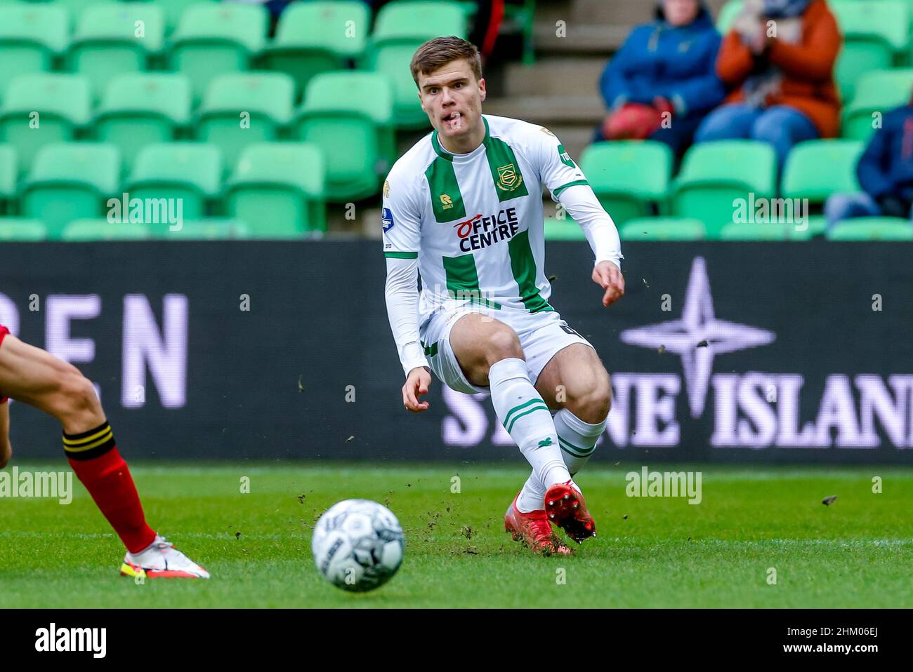 GRONINGEN, PAESI BASSI - FEBBRAIO 6: Bjorn Meijer del FC Groningen durante la partita olandese Eredivie tra il FC Groningen e le aquile Passi pure allo Stadion Euroborg il 6 Febbraio 2022 a Groningen, Paesi Bassi (Foto di Henk Jan Dijks/Orange Pictures) Foto Stock