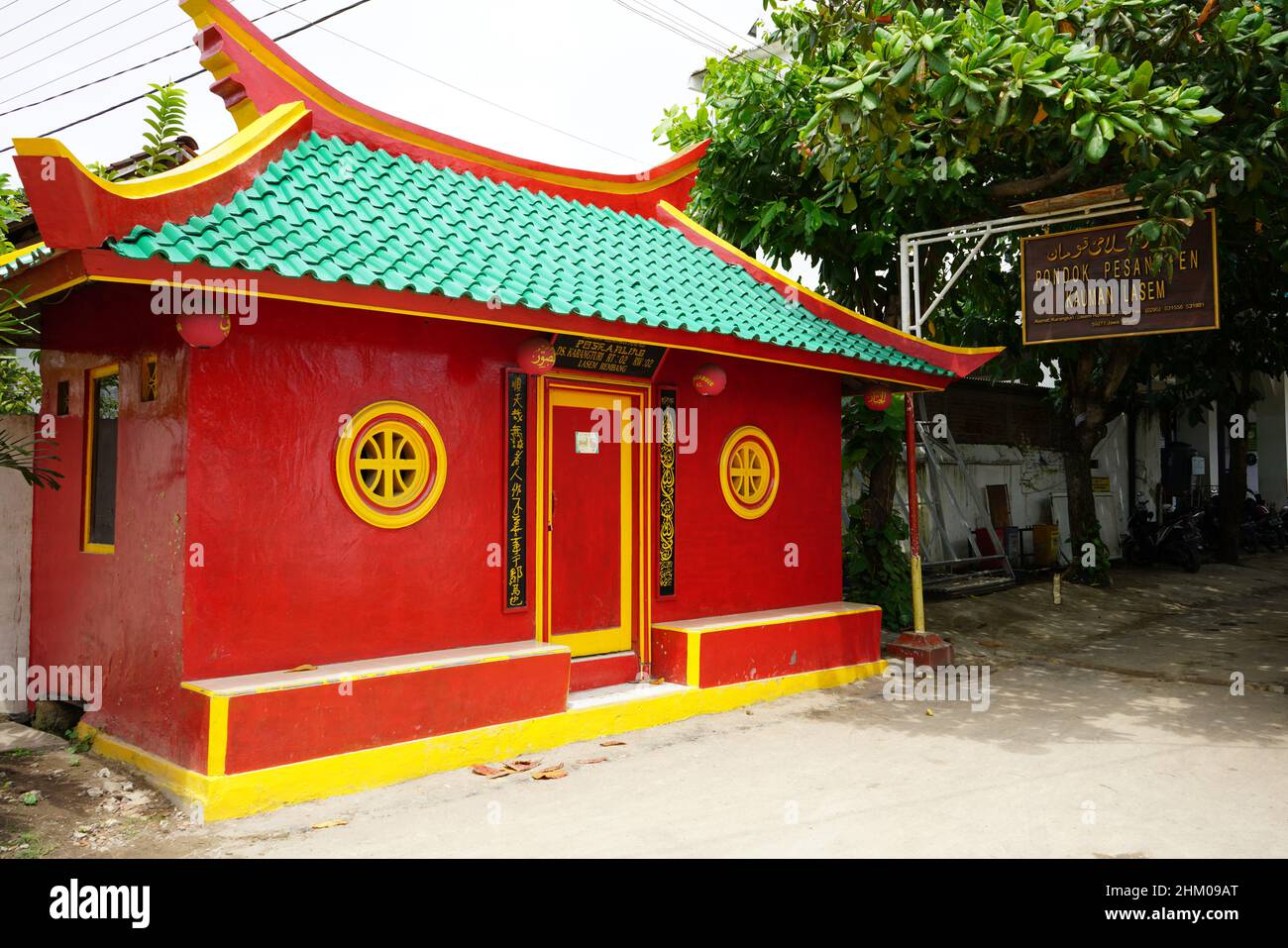 Lasem, Rembang - Febbraio, 2022 : Kauman Lasem Scuola Islamica d'imbarco, questa scuola islamica è molto unica perché ha un architetto cinese Foto Stock
