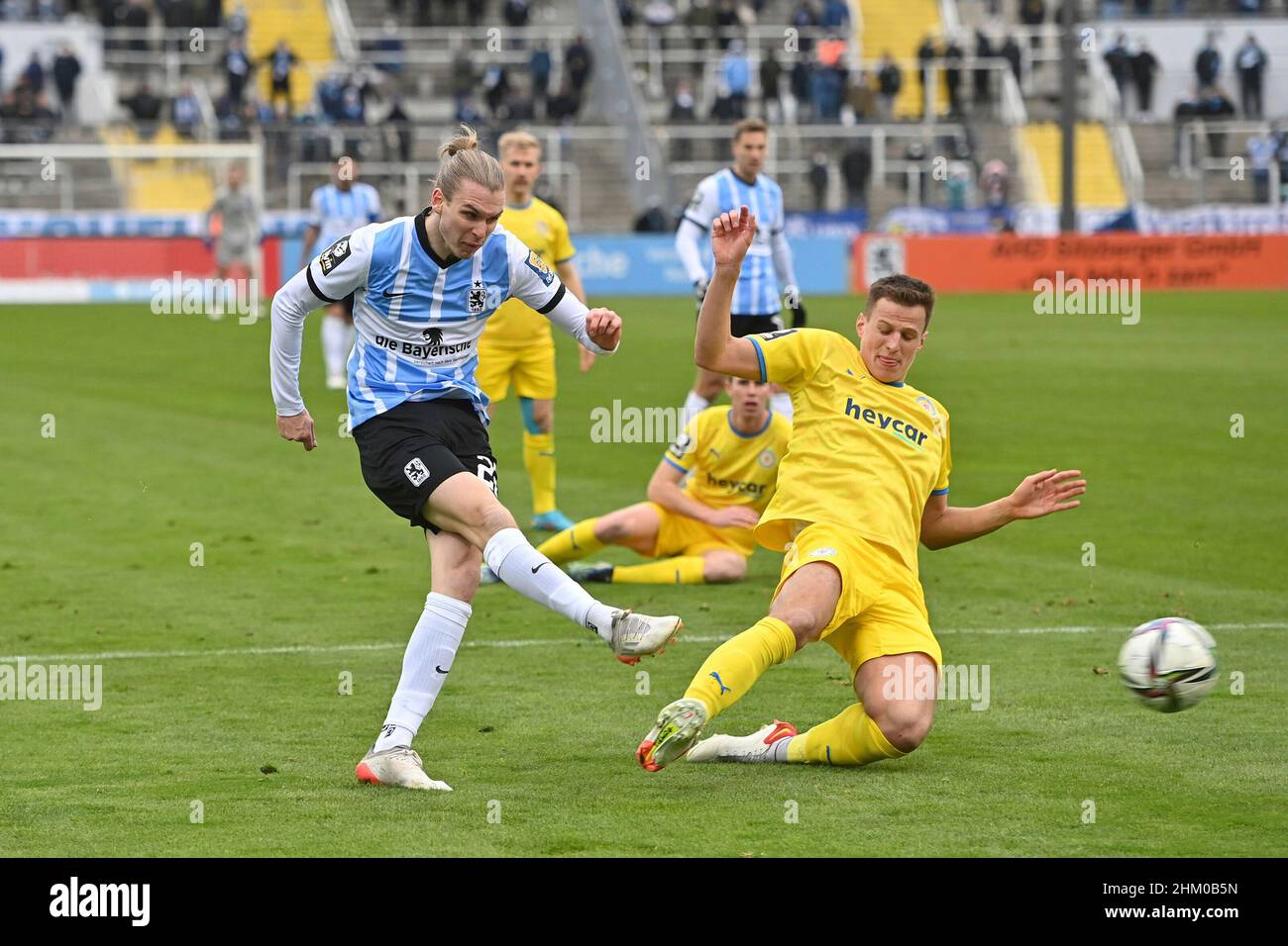 Goalchance Tim LINSBICHLER (TSV Monaco 1860), azione, colpo. Campionato di calcio 3rd, campionato 3, TSV Monaco di Baviera 1860 Eintracht Braunschweig (Brunswick) (Brunswick) 2-2 il 6th febbraio 2022 a Monaco di Baviera GRUENWALDER STADIUM. LE NORMATIVE DFL VIETANO L'USO DI FOTOGRAFIE COME SEQUENZE DI IMMAGINI E/O QUASI-VIDEO. Foto Stock