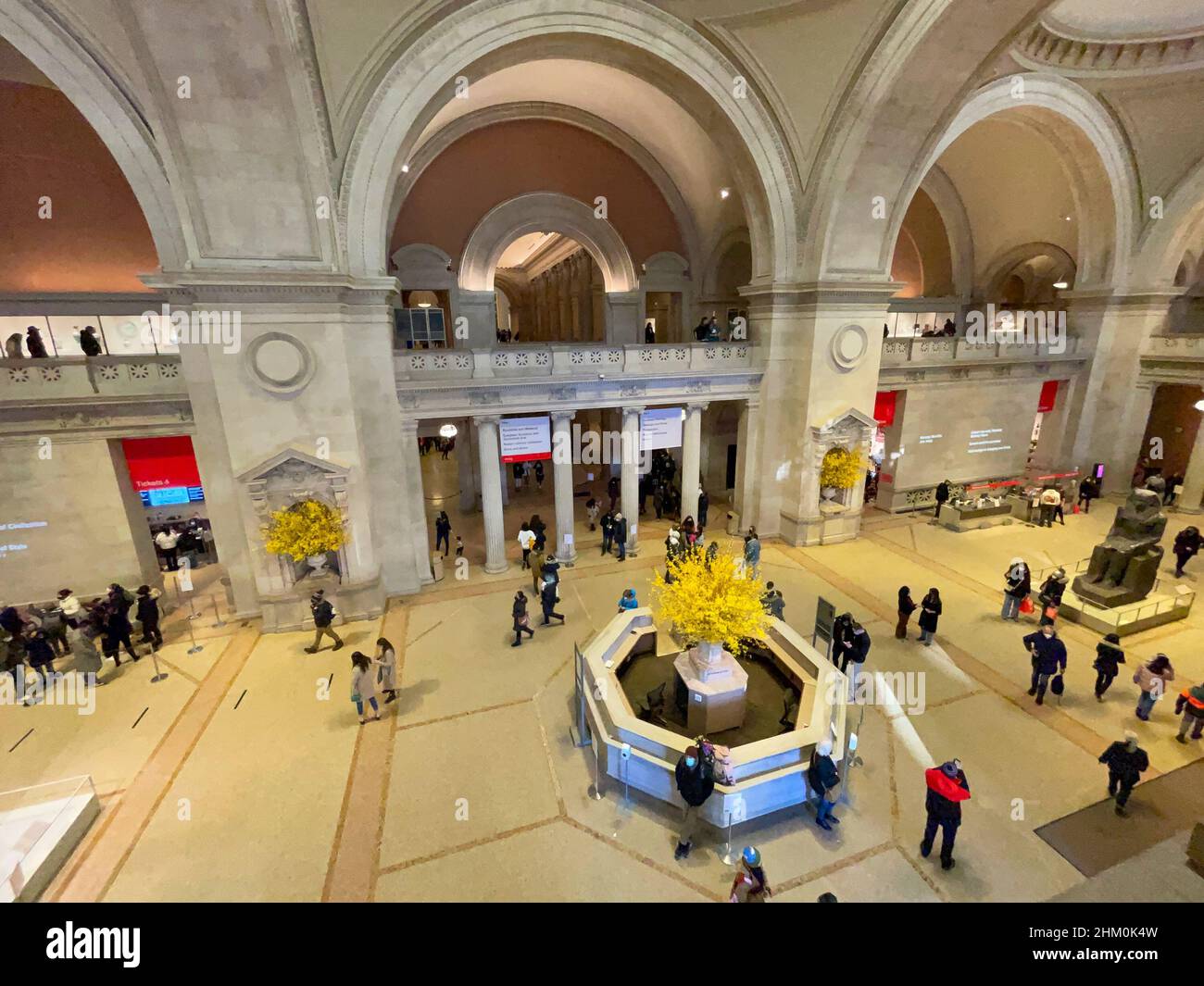 New York, NY - USA - 5 febbraio 2022 Vista interna dello storico Metropolitan Museum of Art di New York City, colloqui.ally 'The Met', il più grande m d'arte Foto Stock