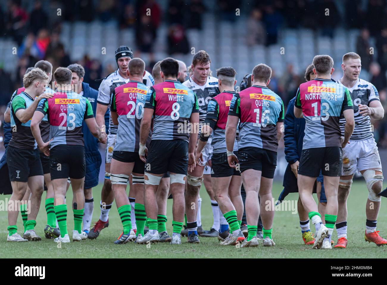 LONDRA, REGNO UNITO. 06th, Feb 2022. Vendita Sharks e Harlequins si salutarono dopo la vendita Sharks 36-14 vincere durante Harlequins vs sale Sharks - Gallagher Premiership Rugby allo Stoop Stadium domenica 06 febbraio 2022. LONDRA INGHILTERRA. Credit: Taka Wu/Alamy Live News Foto Stock