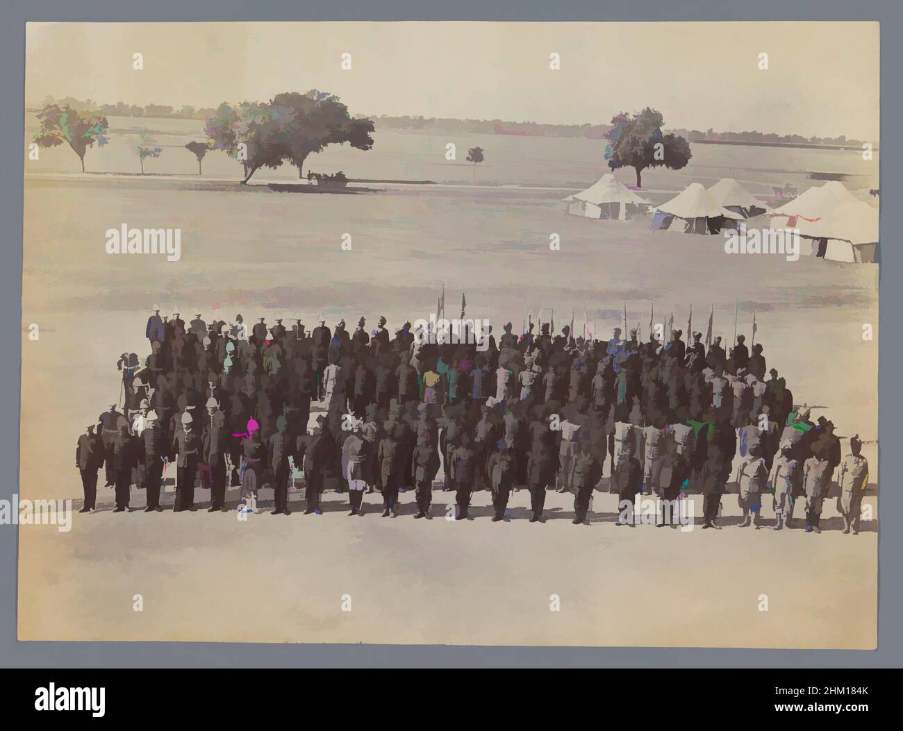 Arte ispirata dall'unità militare con soldati inglesi, scozzesi, indiani e afghani in un campo tendente durante la seconda guerra anglo-afghana, John Burke, Afghanistan, 1878 - 1880, carta, Stampa albume, altezza 210 mm x larghezza 288 mm, opere classiche modernizzate da Artotop con un tocco di modernità. Forme, colore e valore, impatto visivo accattivante sulle emozioni artistiche attraverso la libertà delle opere d'arte in modo contemporaneo. Un messaggio senza tempo che persegue una nuova direzione selvaggiamente creativa. Artisti che si rivolgono al supporto digitale e creano l'NFT Artotop Foto Stock